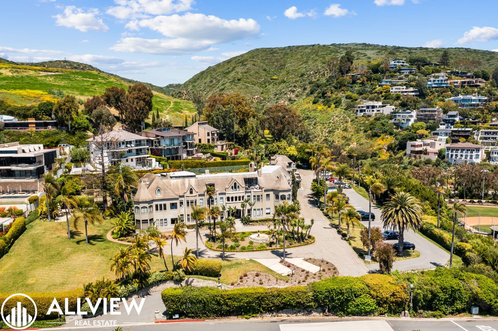 Laguna Beach Apartment: 770 Hillcrest Drive