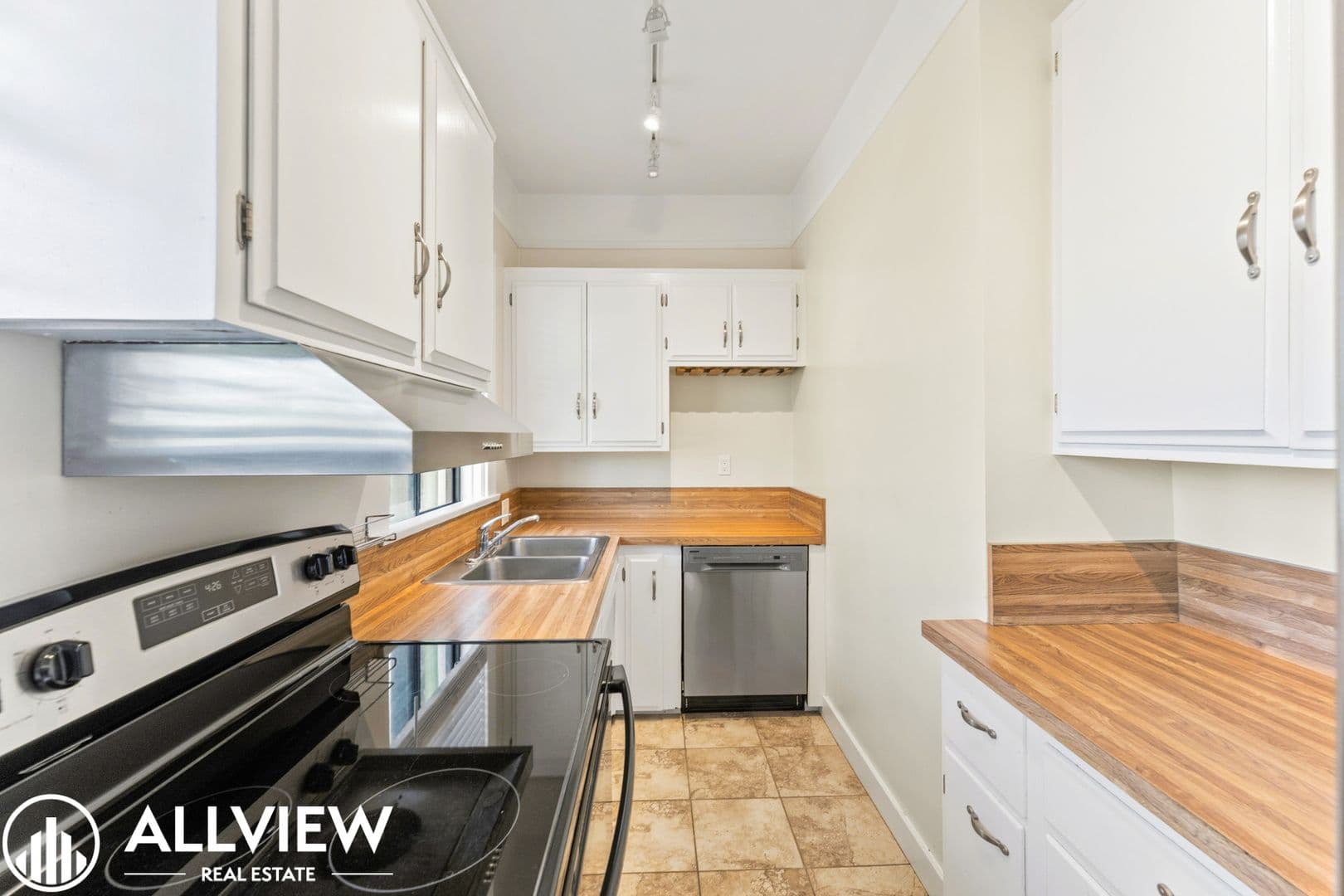 Laguna Beach Apartment: 770 Hillcrest Drive