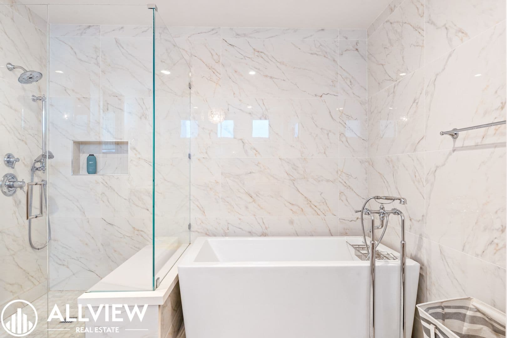 Corona Del Mar House: 411 1/2 Heliotrope Avenue