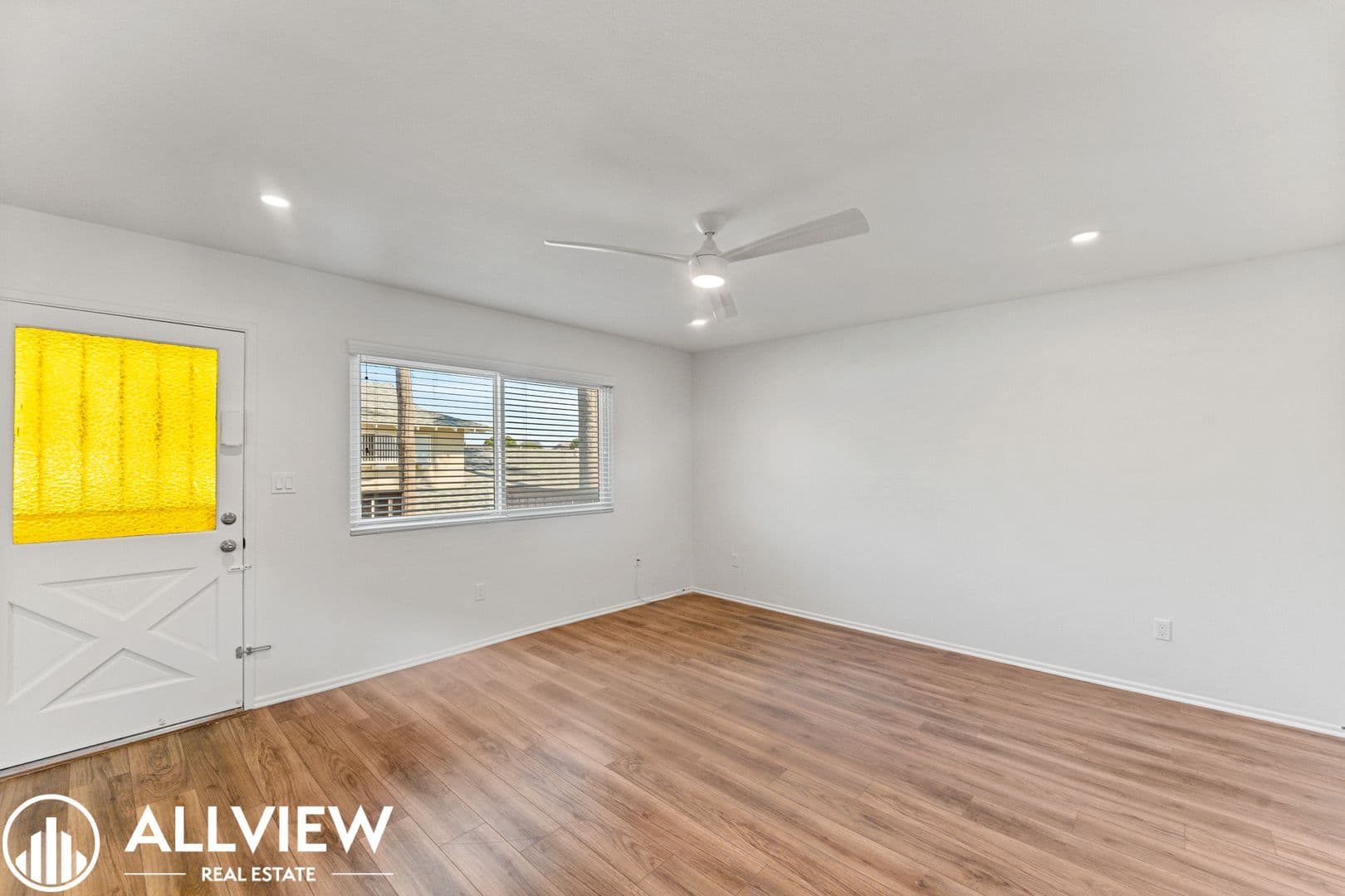 Huntington Beach Apartment: 16661 Bartlett Lane
