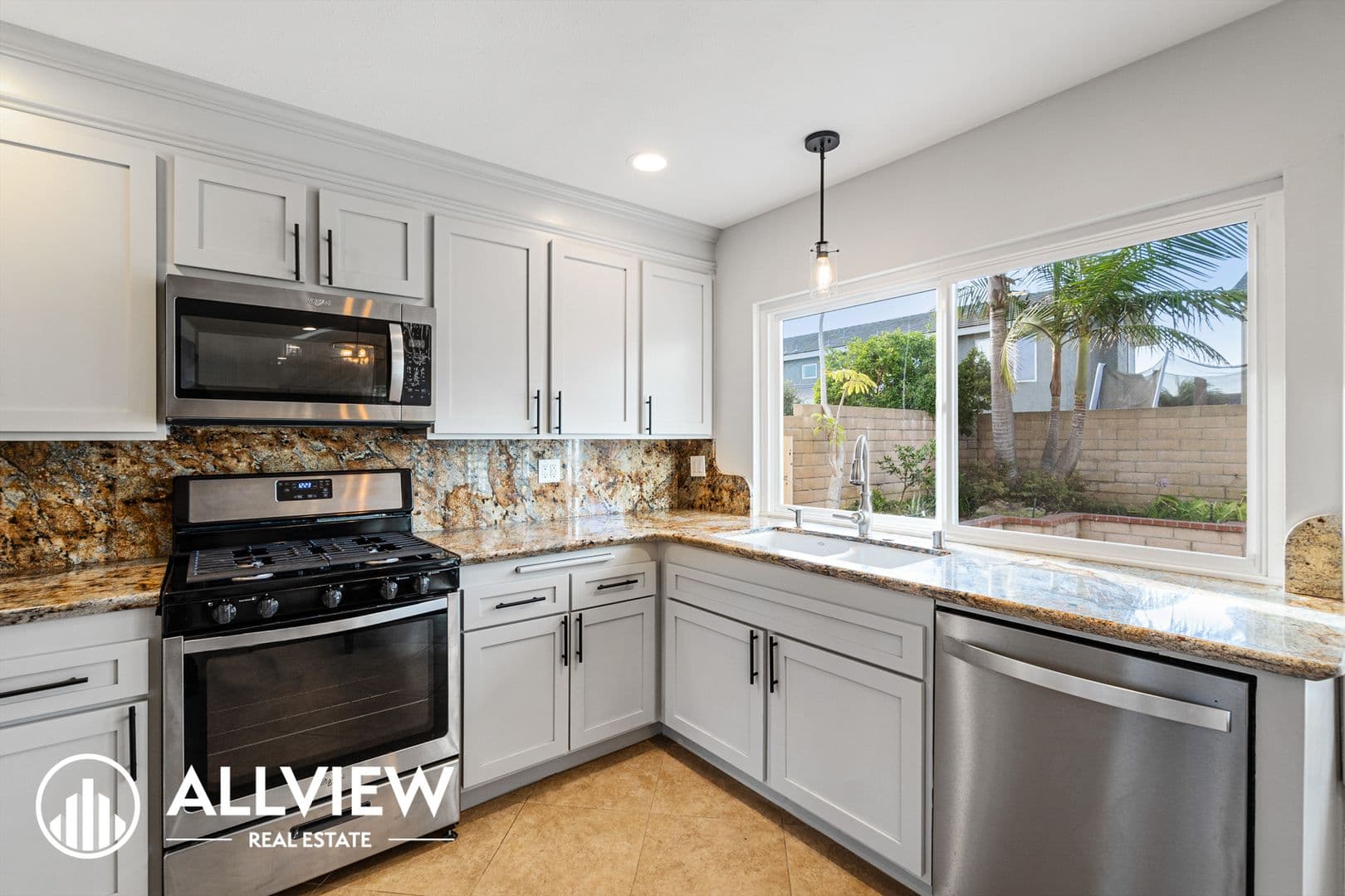 Huntington Beach House: 6351 Glenfox Drive