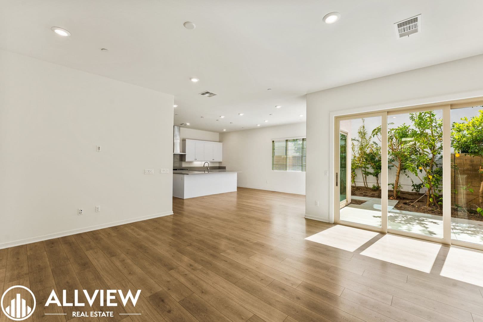 Irvine House: 323 Magnet