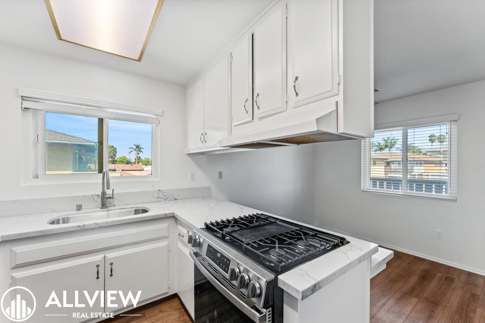 Huntington Beach Apartment: 16661 Bartlett Lane