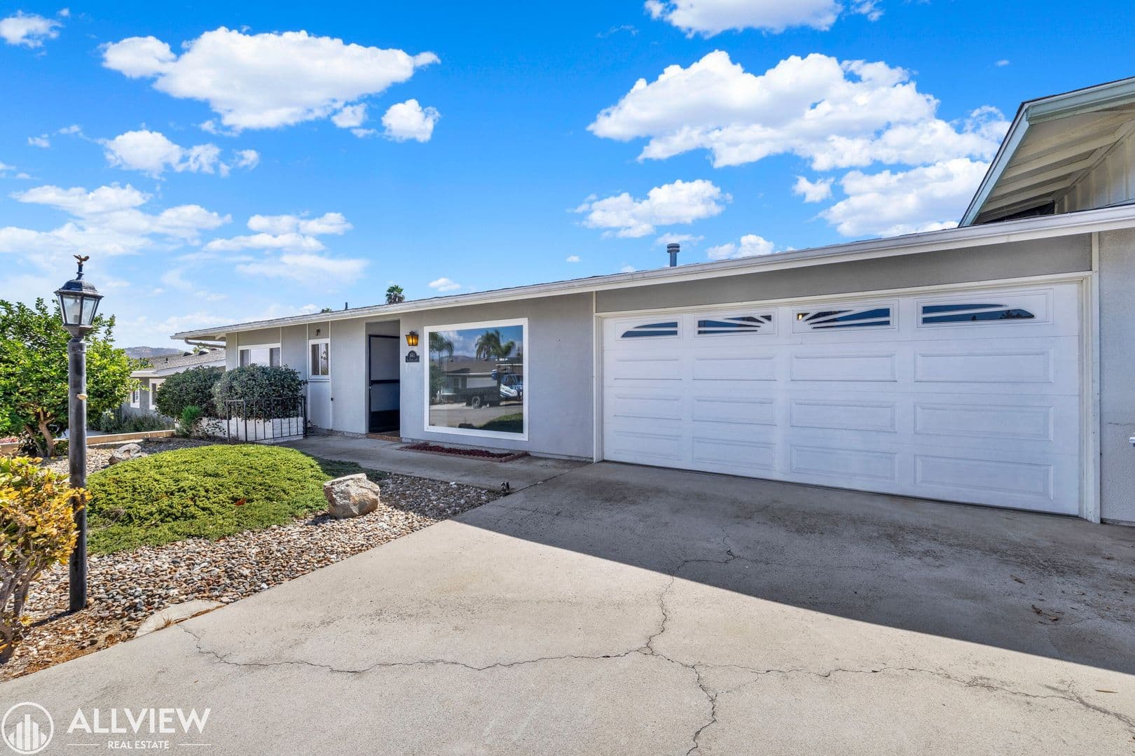 San Marcos House: 1663 La Tierra Lane