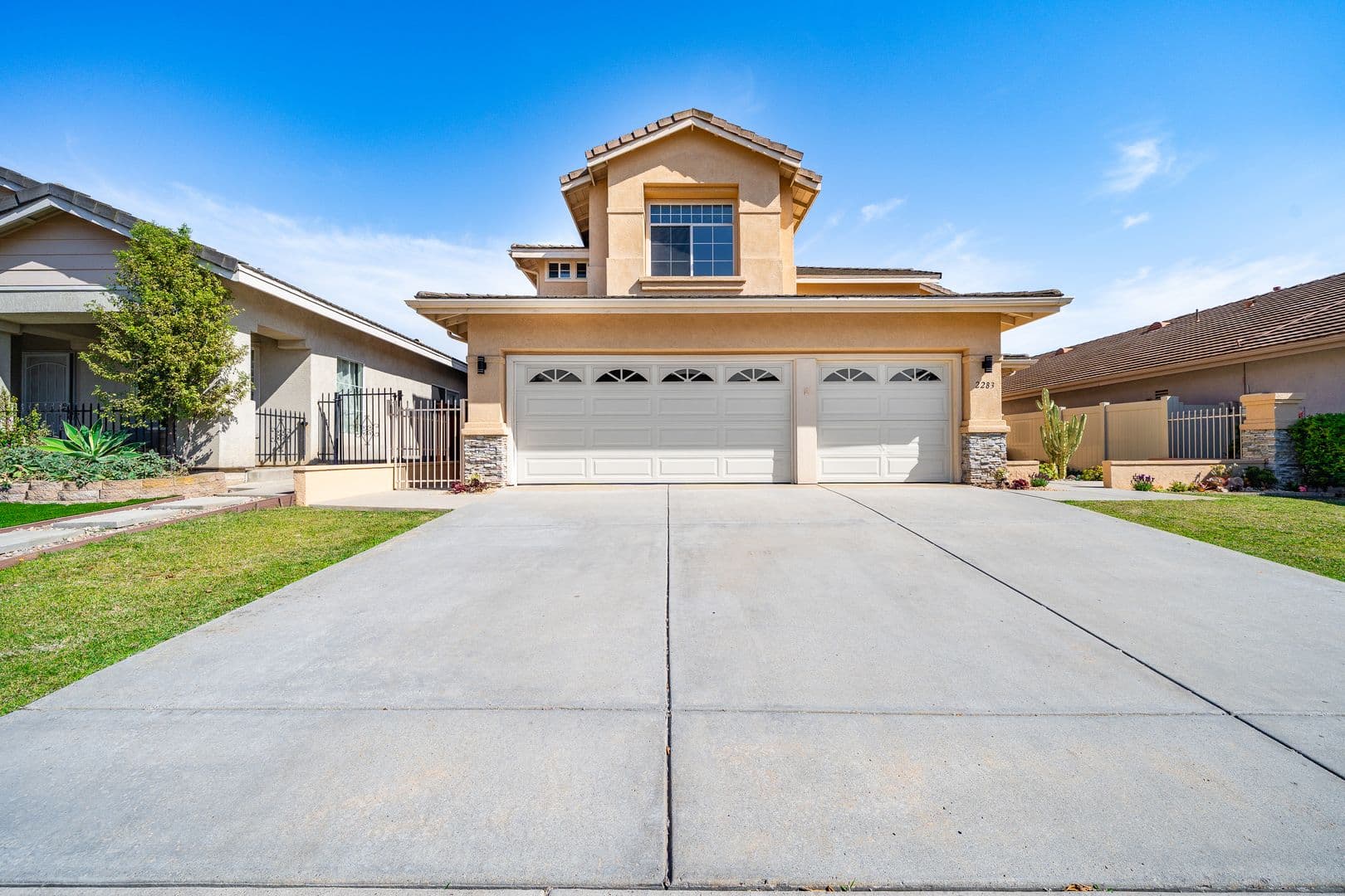 Escondido House: 2283 Rock View Glen