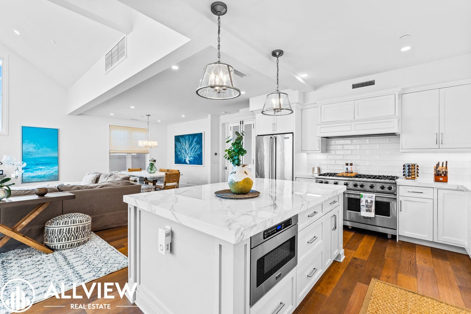 Corona Del Mar House: 411 1/2 Heliotrope Avenue