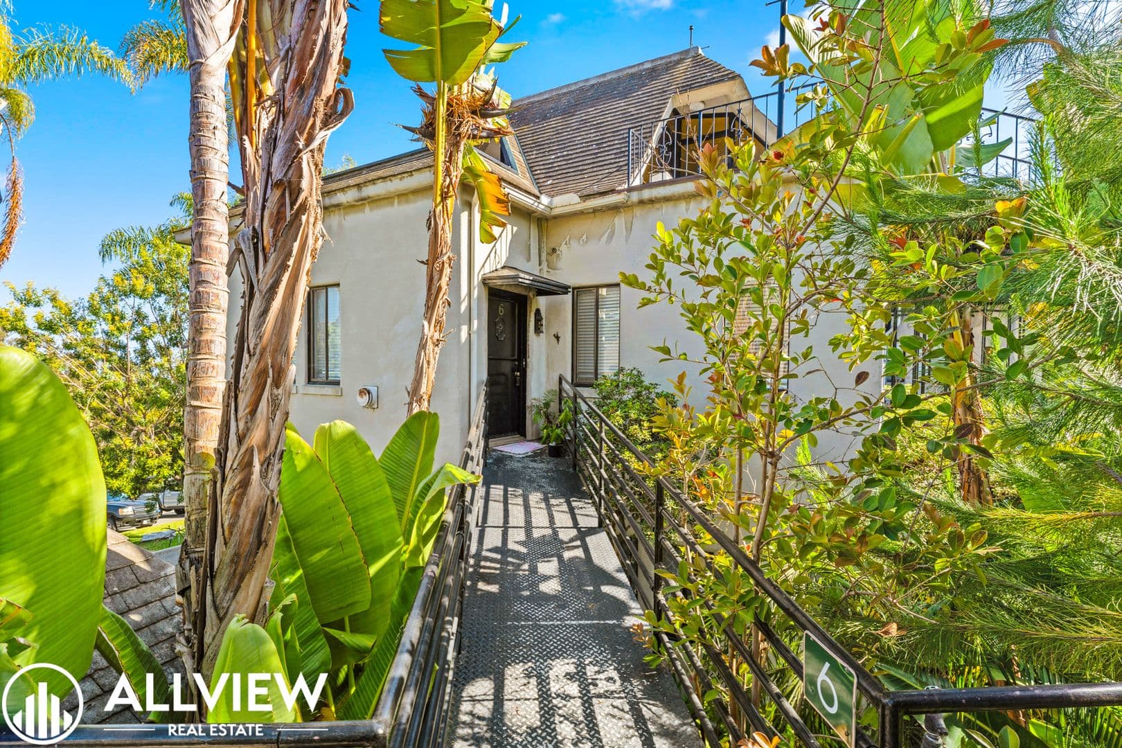 Laguna Beach Apartment: 770 Hillcrest Drive