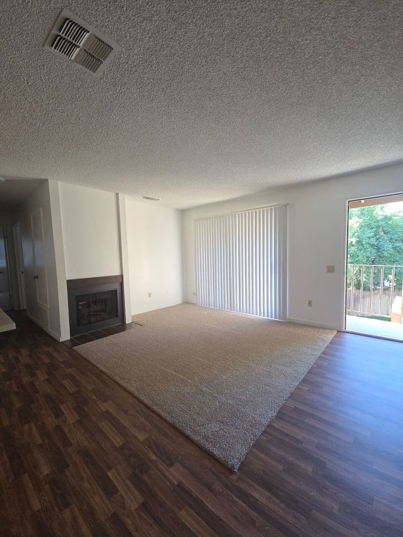 Davis Apartment: 1740-1750 Hanover Drive