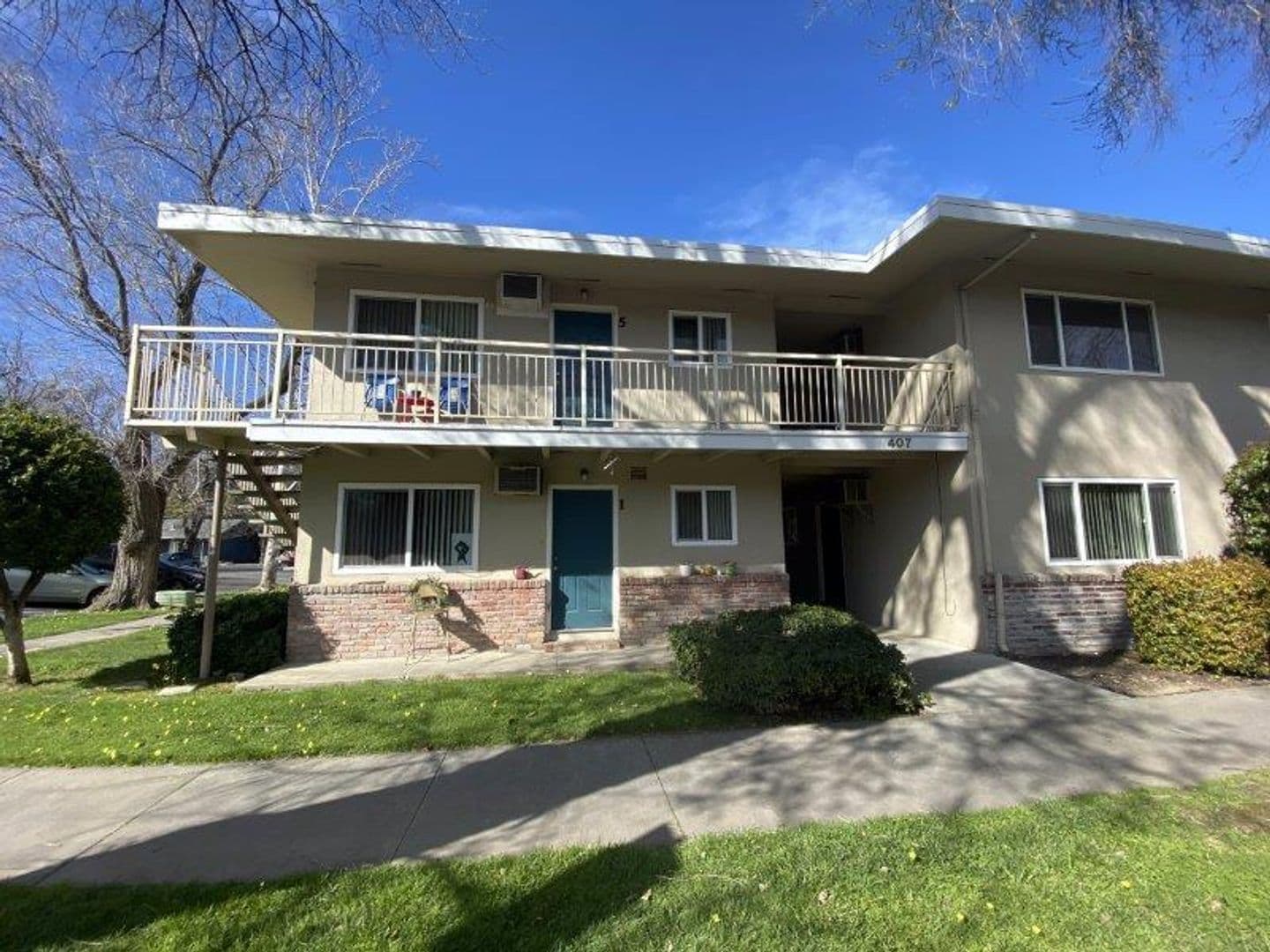 Davis Apartment: 407 1st Street