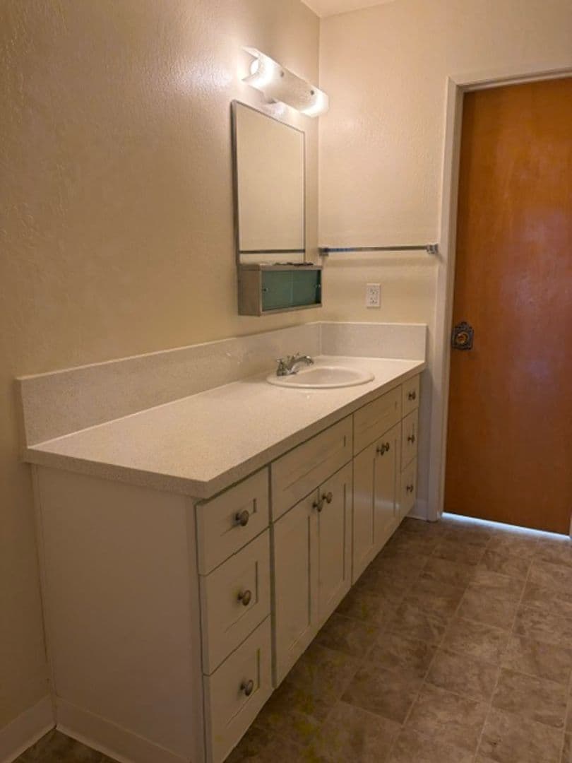 Davis Apartment: 512 I Street