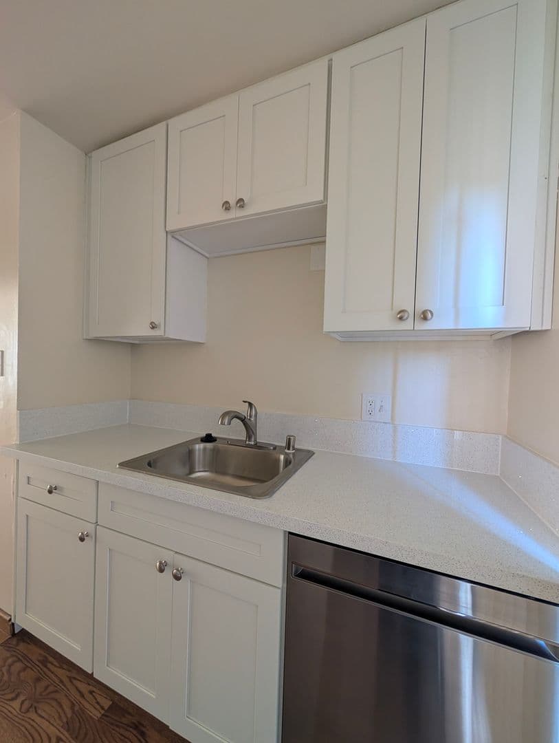 Davis Apartment: 512 I Street