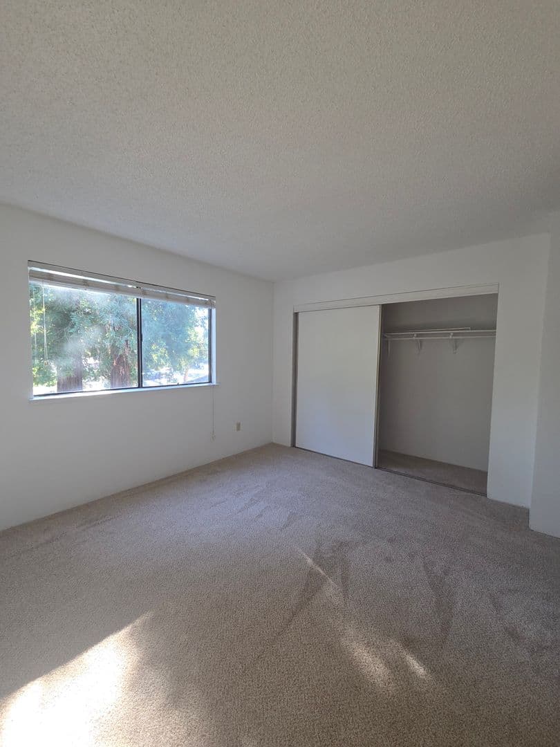 Davis Apartment: 1740-1750 Hanover Drive