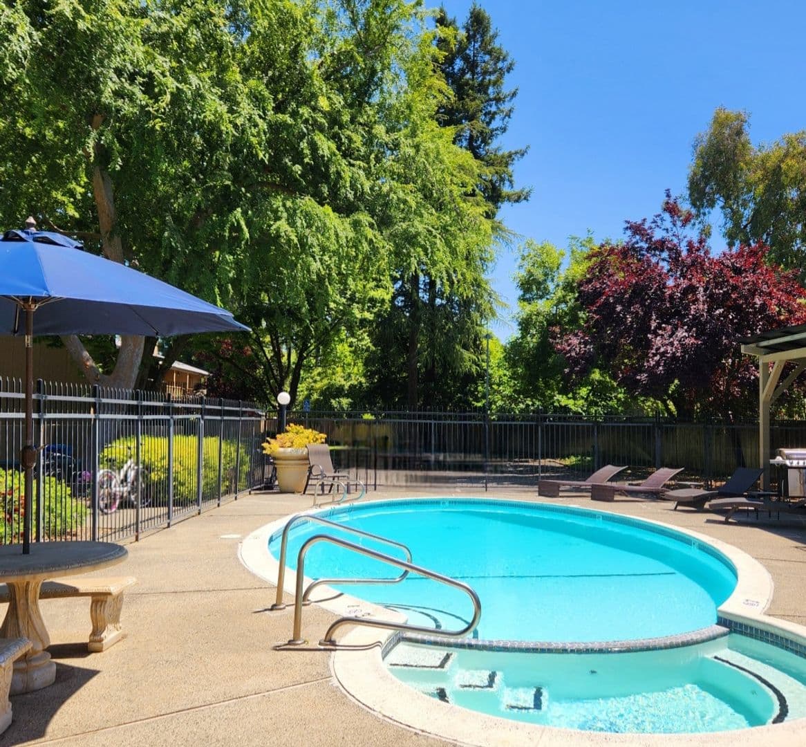 Davis Apartment: 1740-1750 Hanover Drive