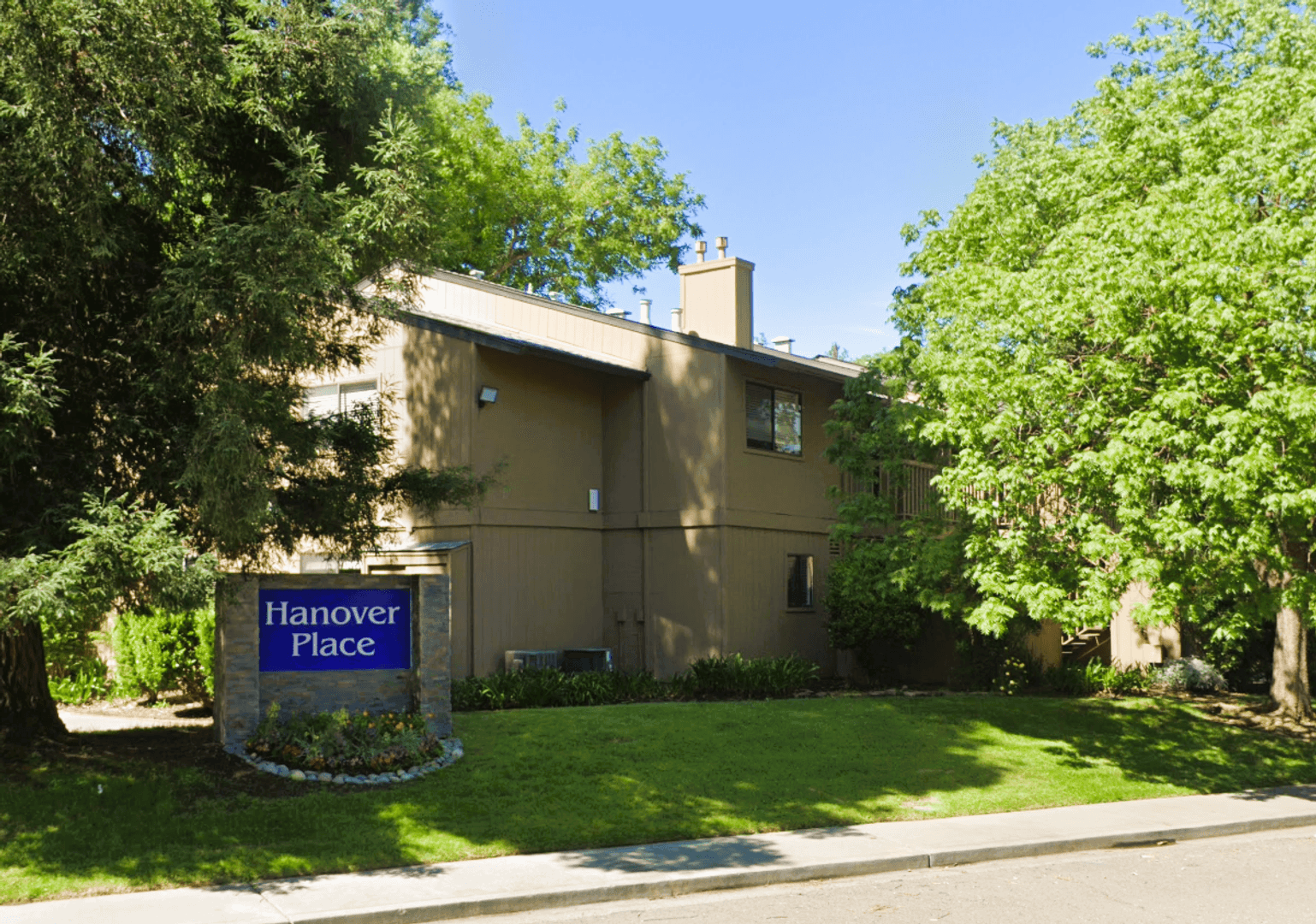 Davis Apartment: 1740-1750 Hanover Drive