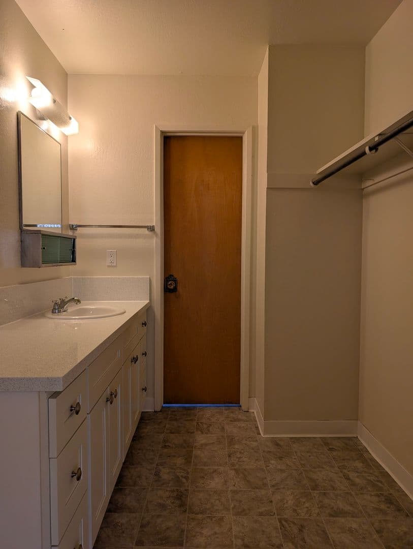 Davis Apartment: 512 I Street