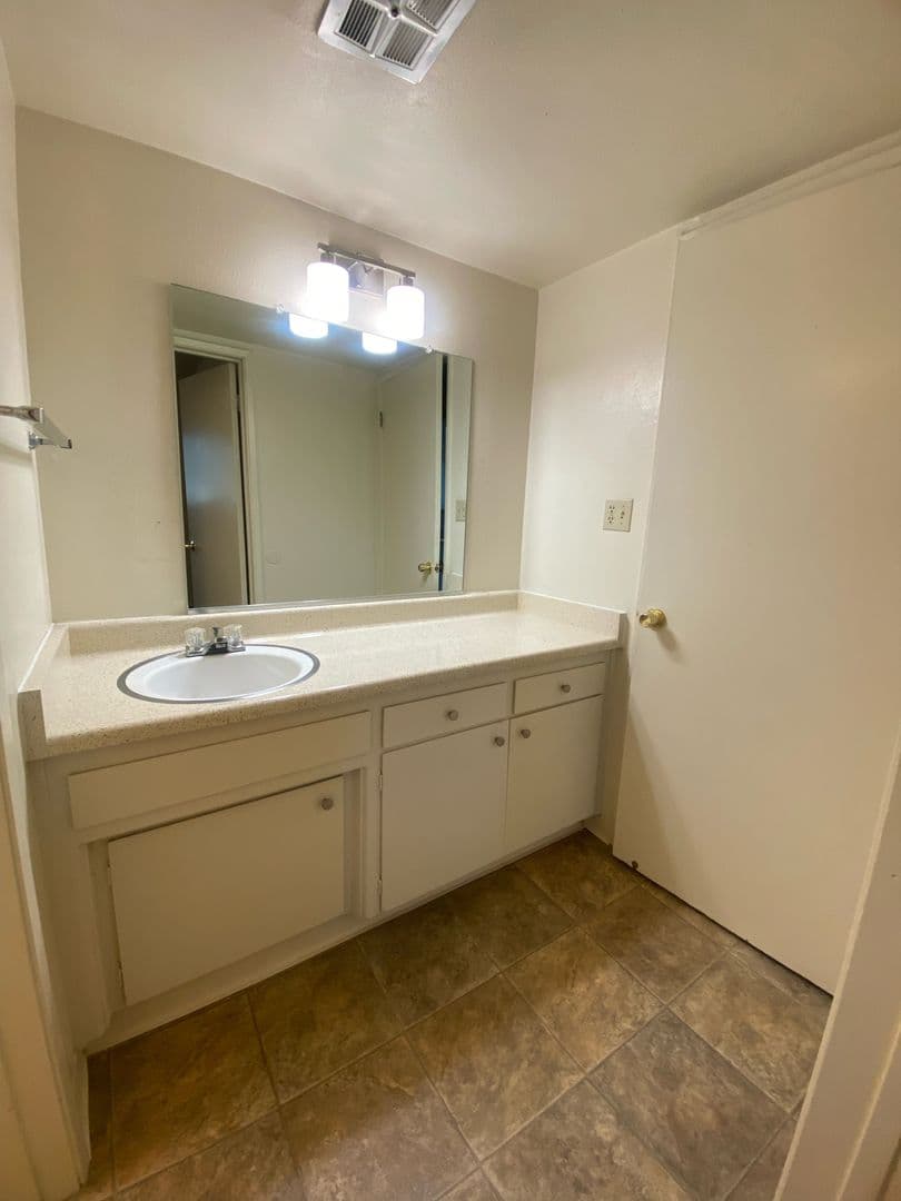 Davis Apartment: 224 A Street