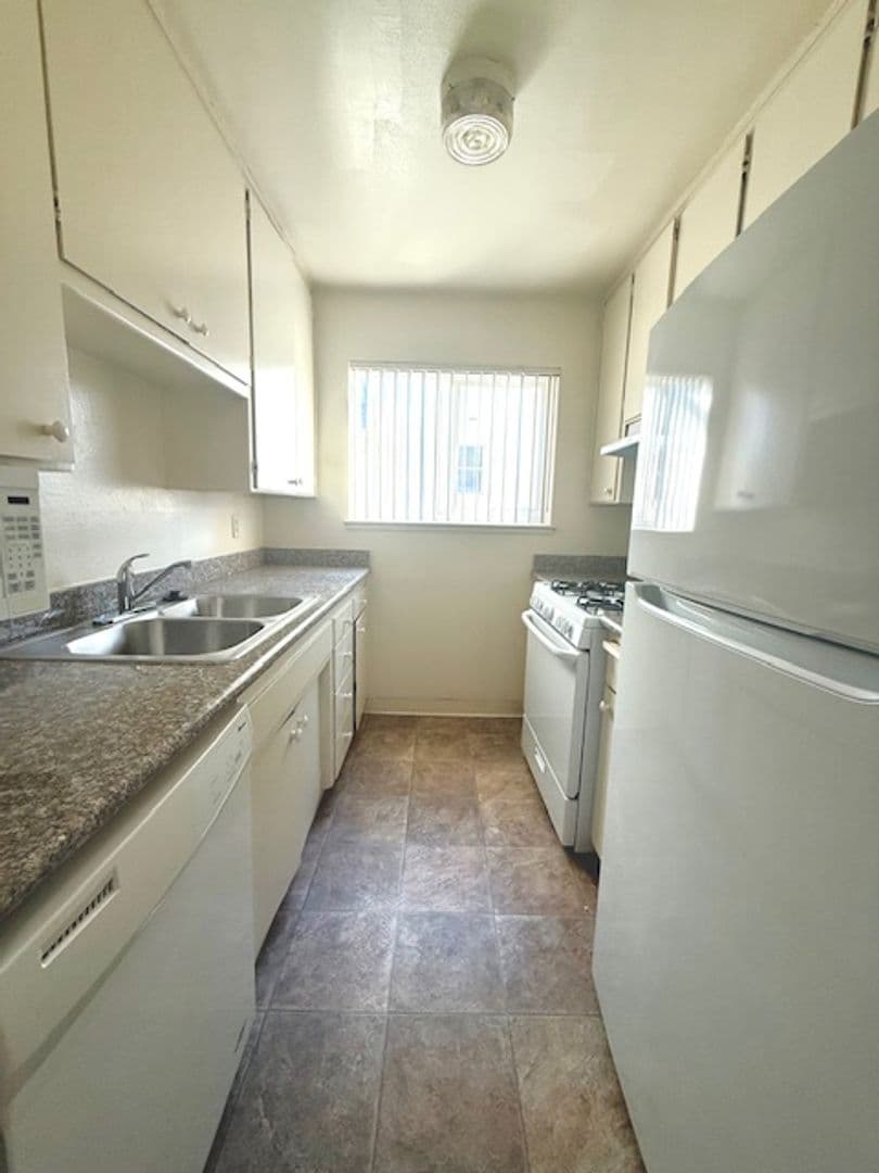 Davis Apartment: 224 A Street