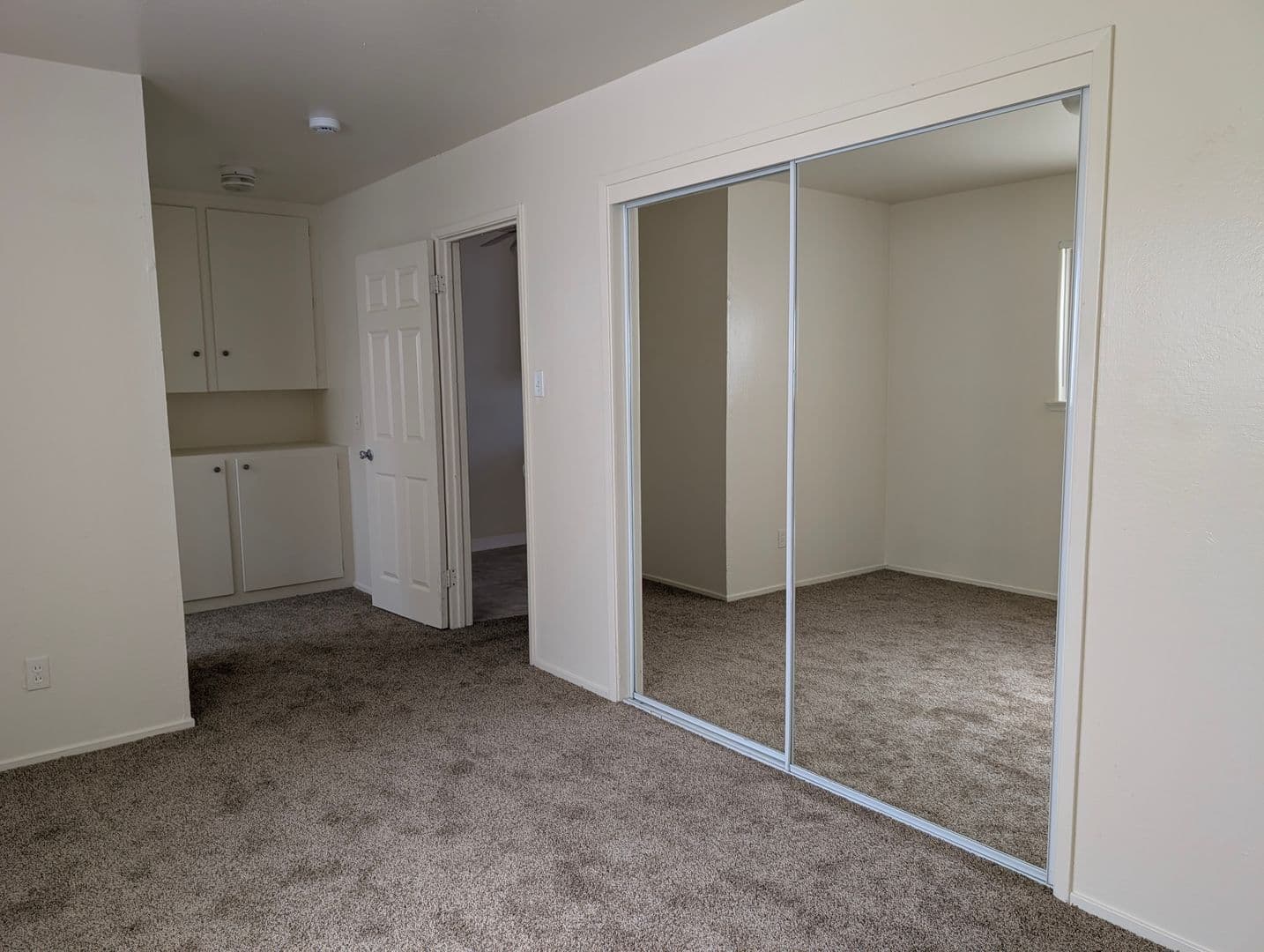 Davis Apartment: 407 1st Street