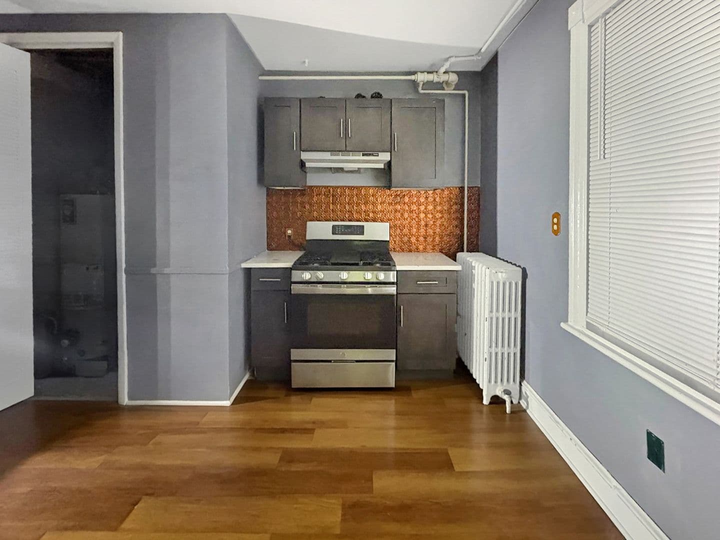 Atlantic City House: 704 N Michigan Ave