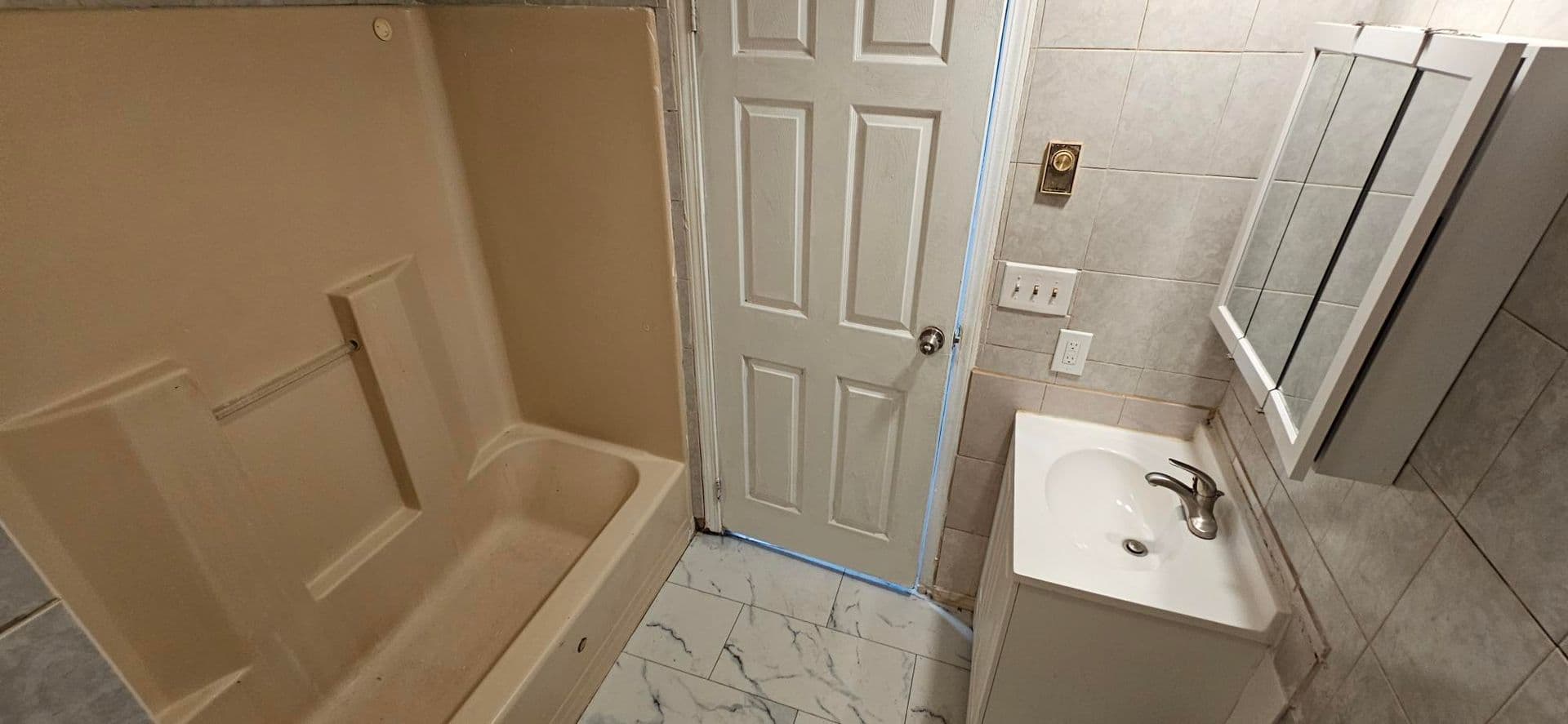 Newark Apartment: 12 N 11th St