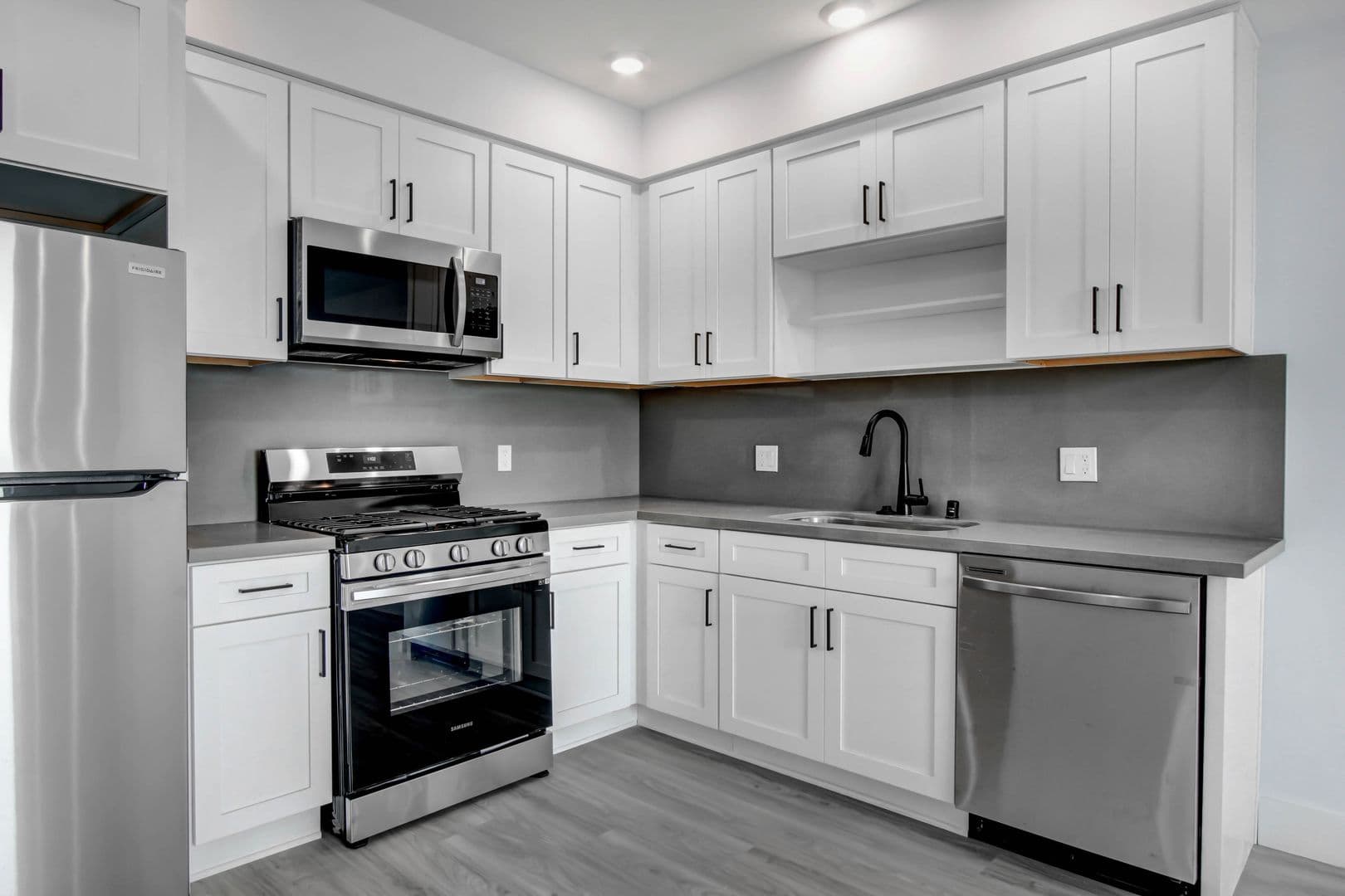 North Hollywood Apartment: 11848 Vanowen St