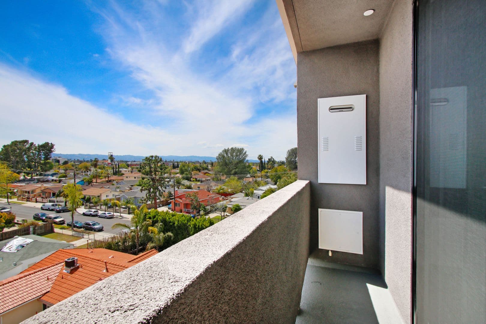 North Hollywood Apartment: 11848 Vanowen St