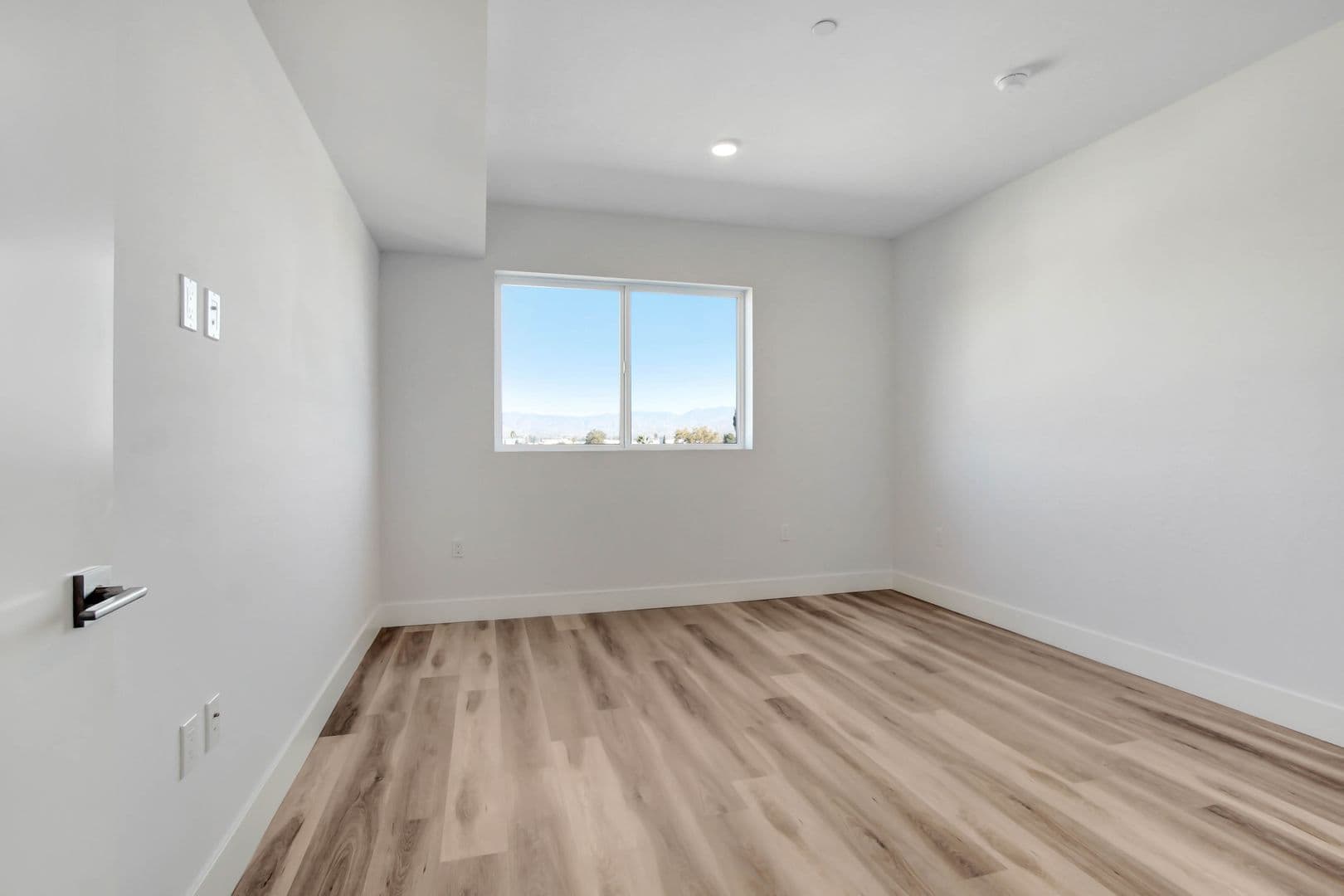 North Hollywood Apartment: 6500 Lankershim Blvd.