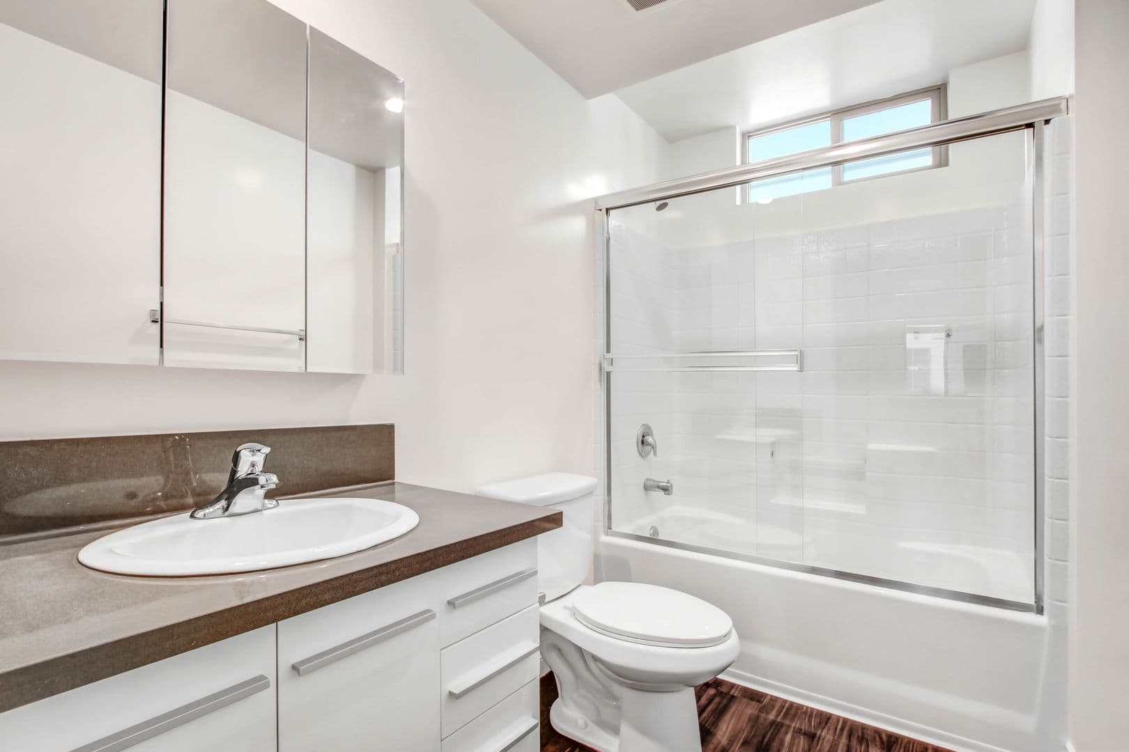 North Hollywood Apartment: 12160 Hart St