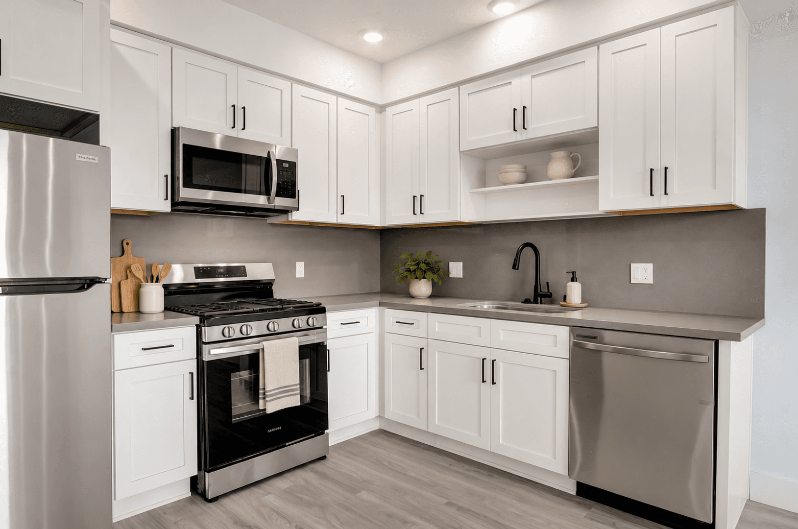 North Hollywood Apartment: 11848 Vanowen St