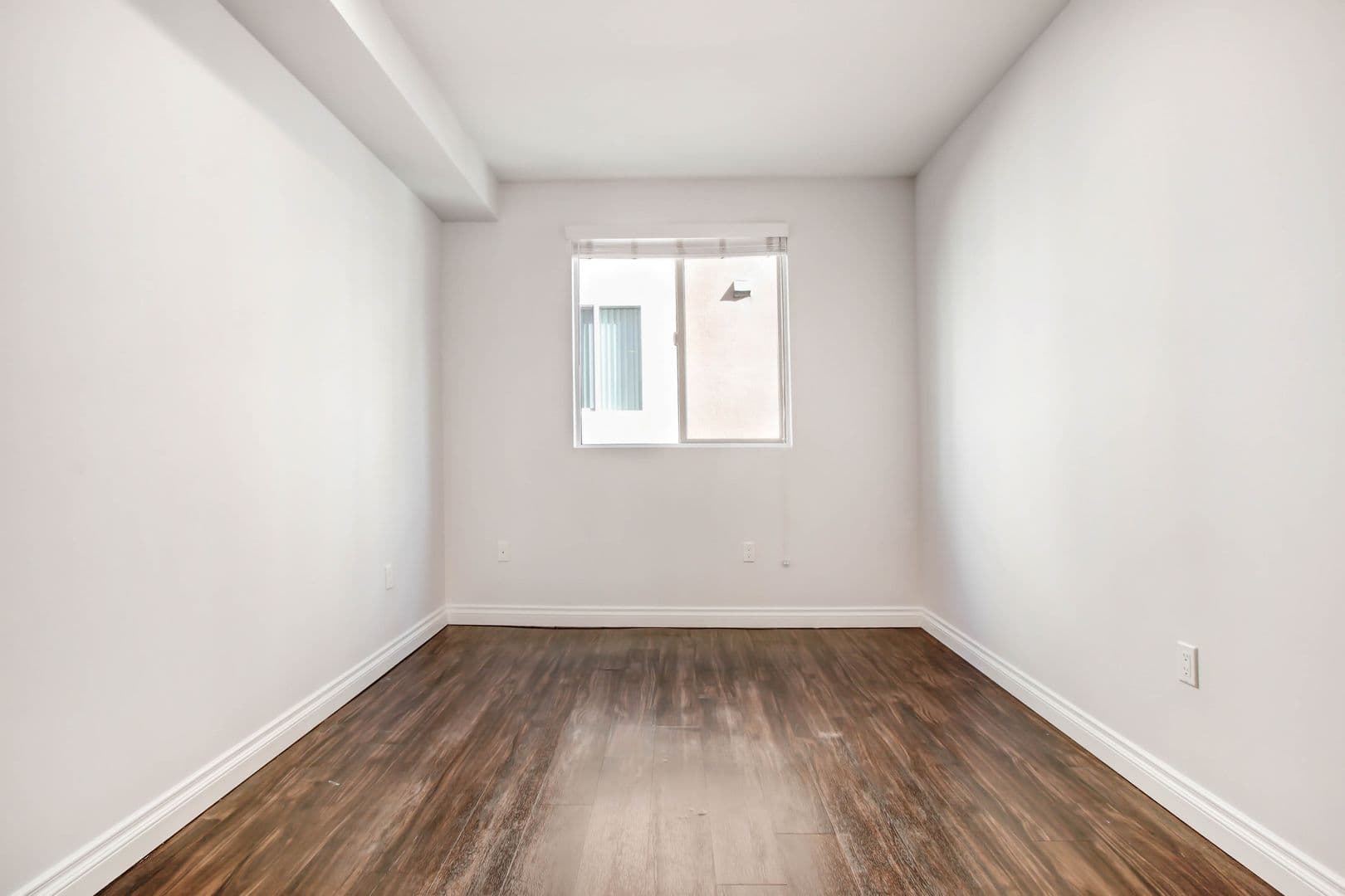 North Hollywood Apartment: 12160 Hart St