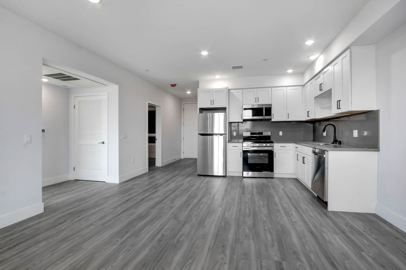 North Hollywood Apartment: 11848 Vanowen St