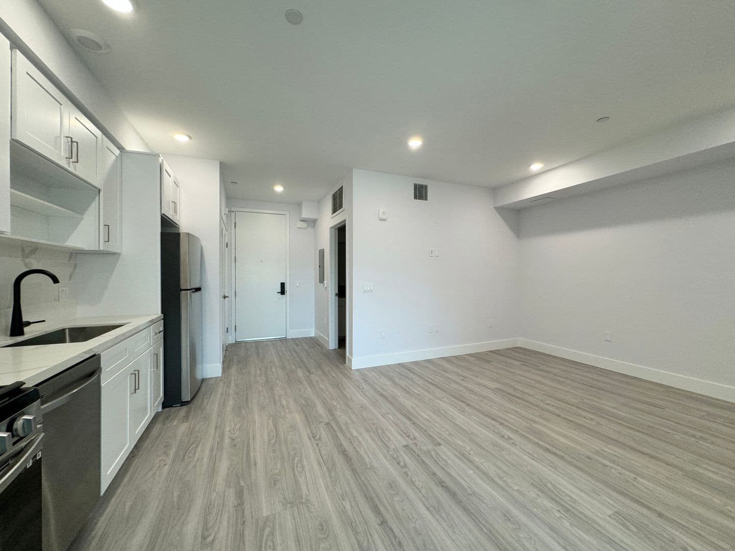 North Hollywood Apartment: 11848 Vanowen St