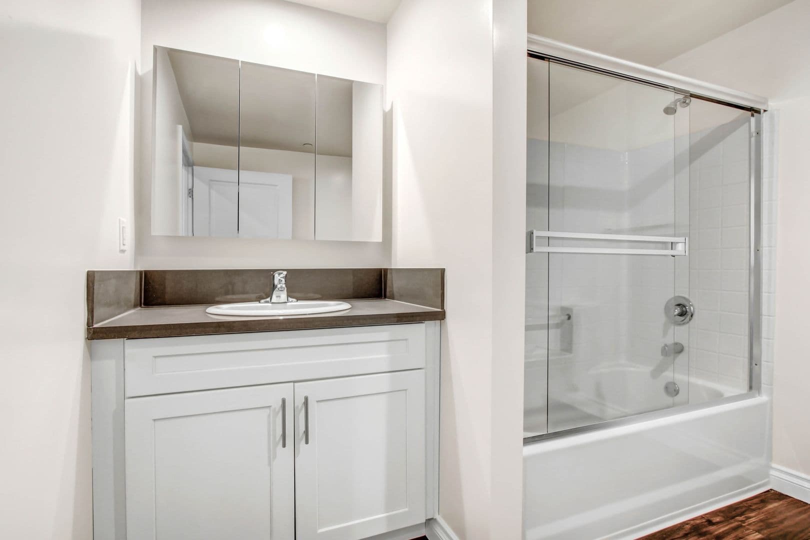 North Hollywood Apartment: 12160 Hart St