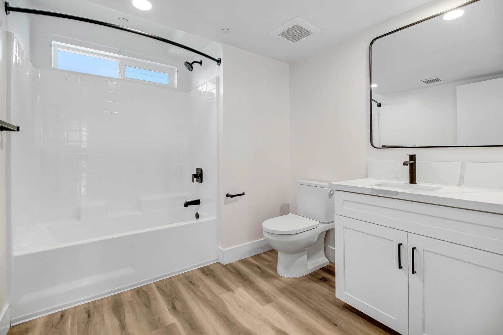 Valley Village Apartment: 5400 Carpenter Ave.