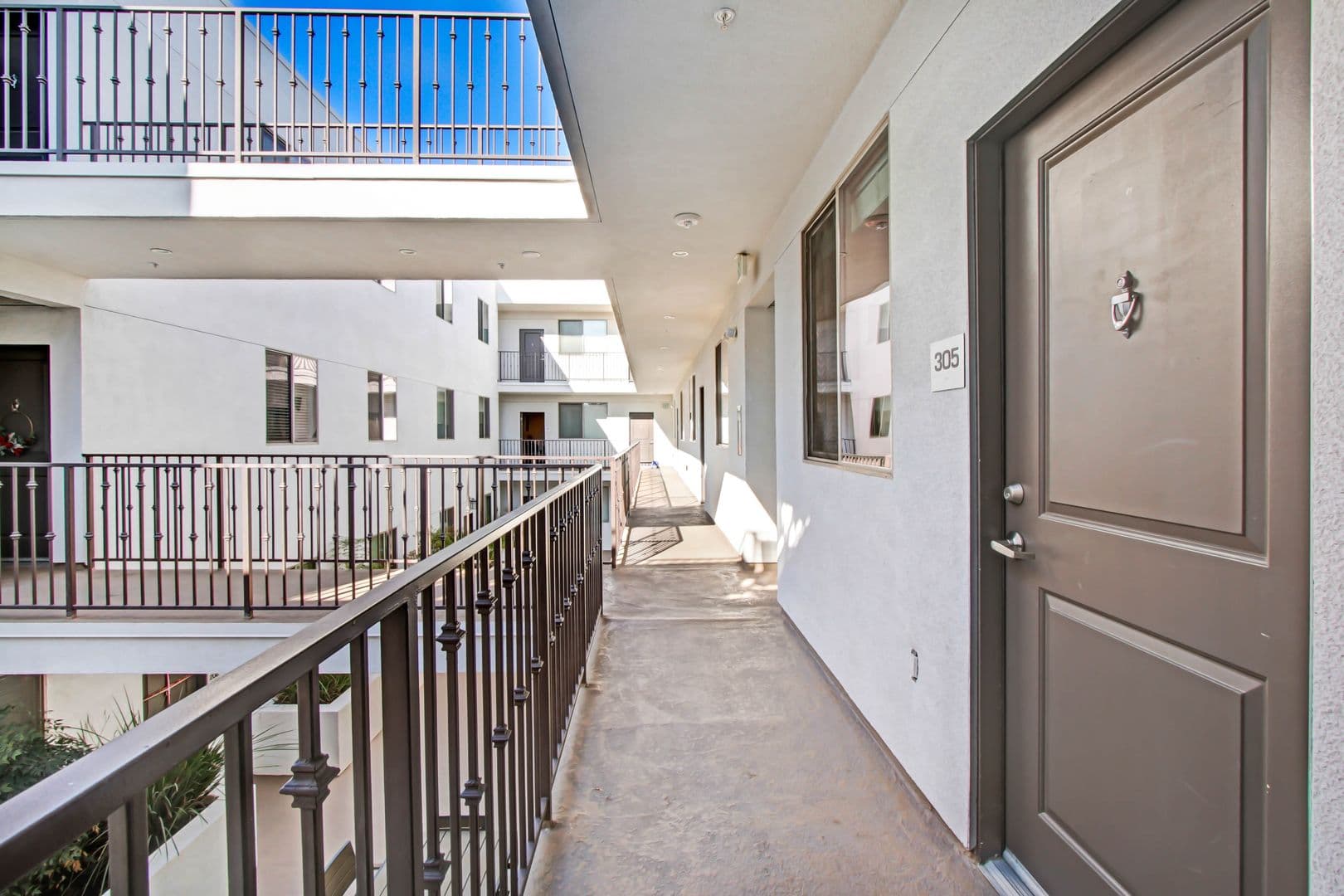 North Hollywood Apartment: 12160 Hart St