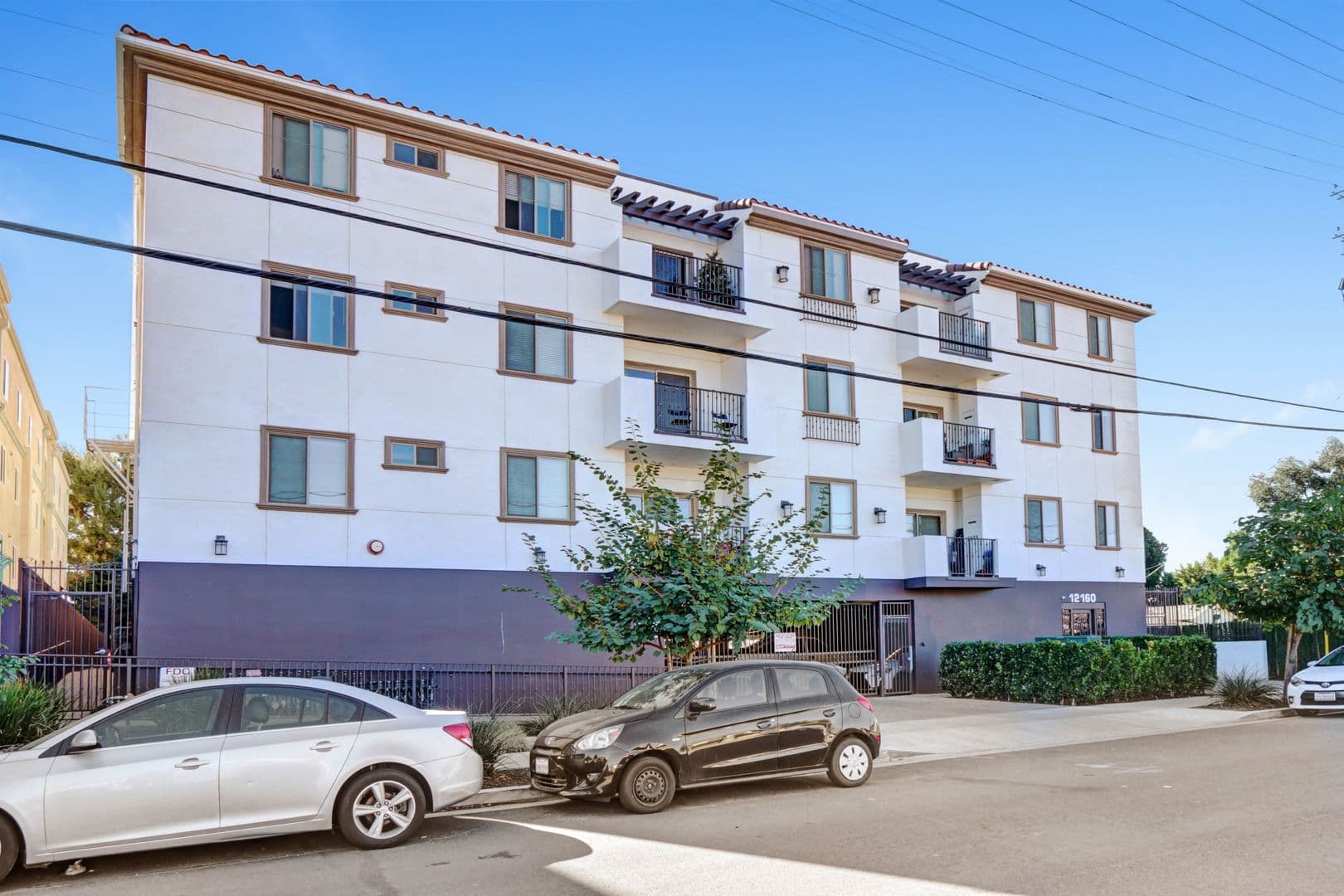 North Hollywood Apartment: 12160 Hart St