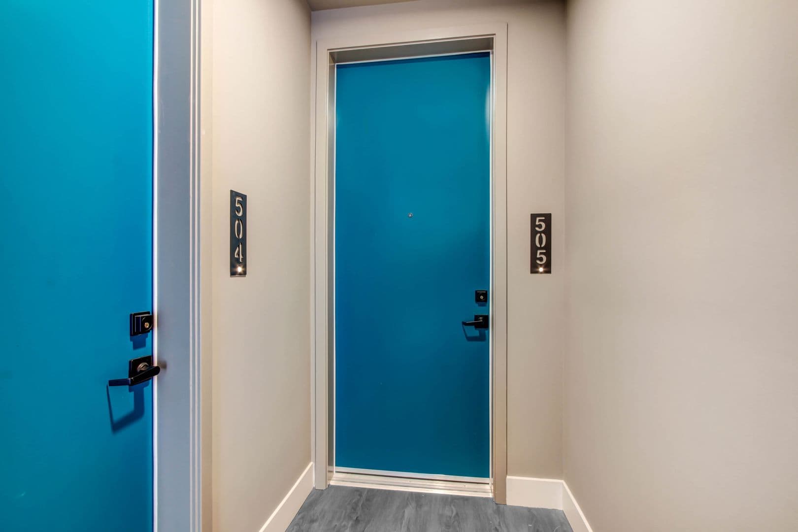 North Hollywood Apartment: 11848 Vanowen St