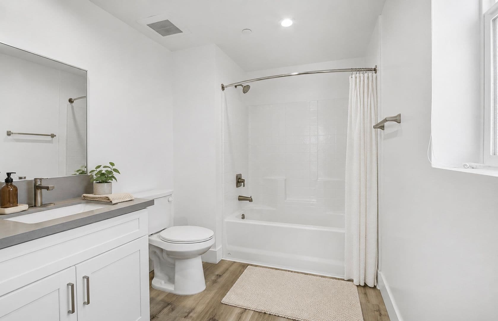 North Hollywood Apartment: 5755 Tujunga Avenue