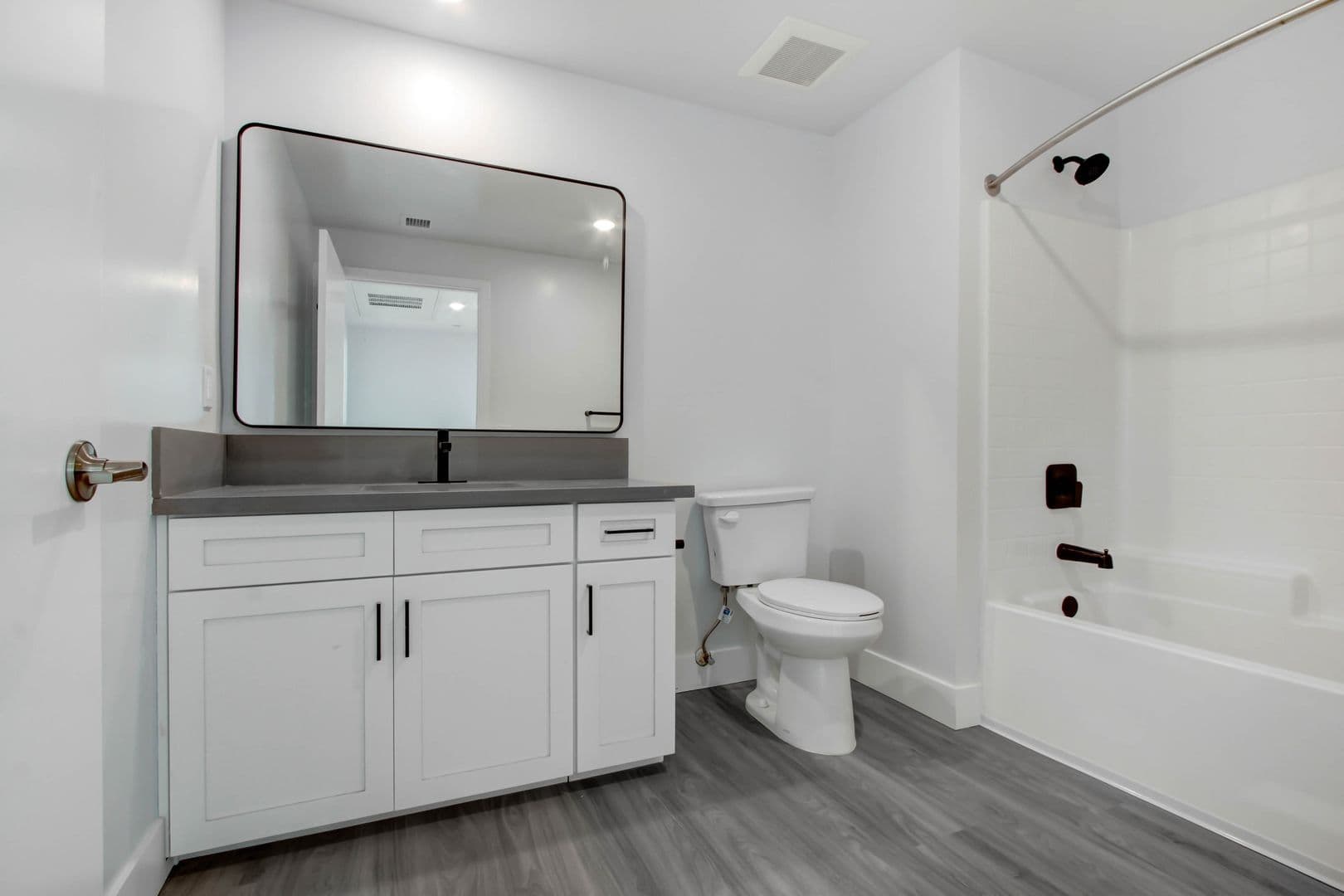 North Hollywood Apartment: 11848 Vanowen St