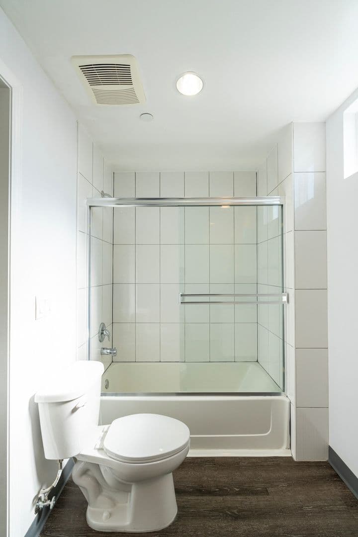 North Hollywood Apartment: 12045 Keswick