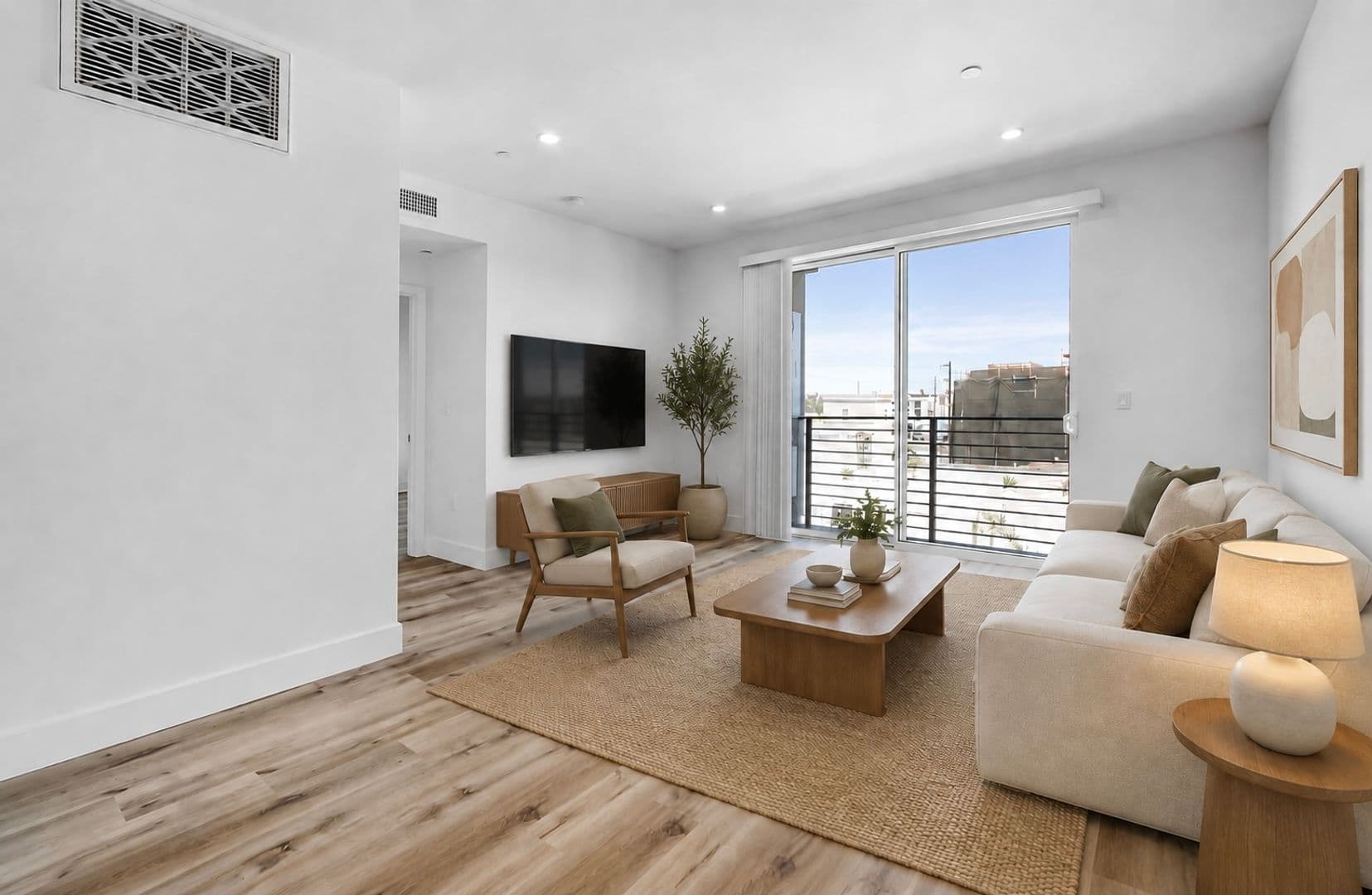 North Hollywood Apartment: 5755 Tujunga Avenue