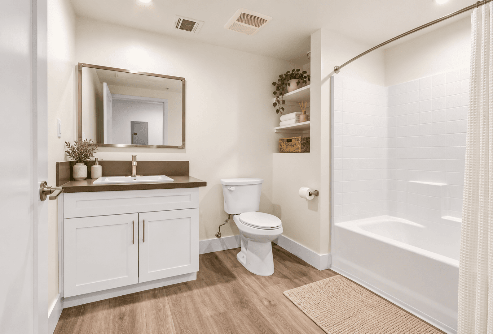 Van Nuys Apartment: 13654 Bassett Street