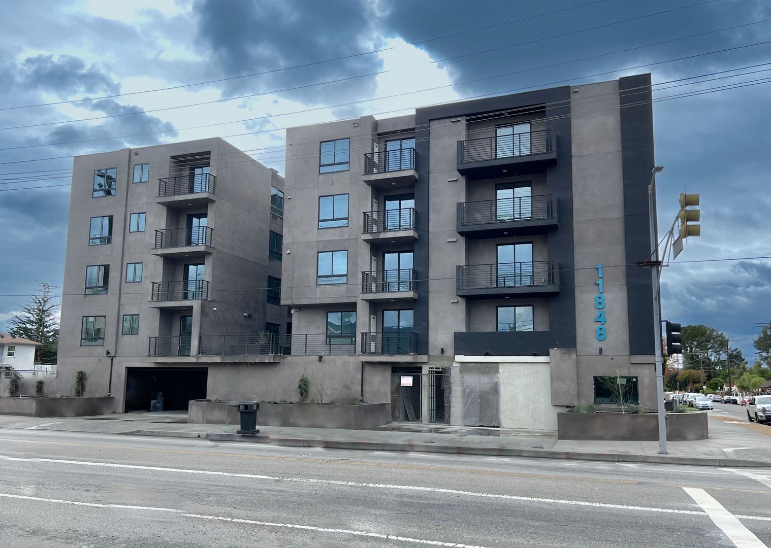 North Hollywood Apartment: 11848 Vanowen St