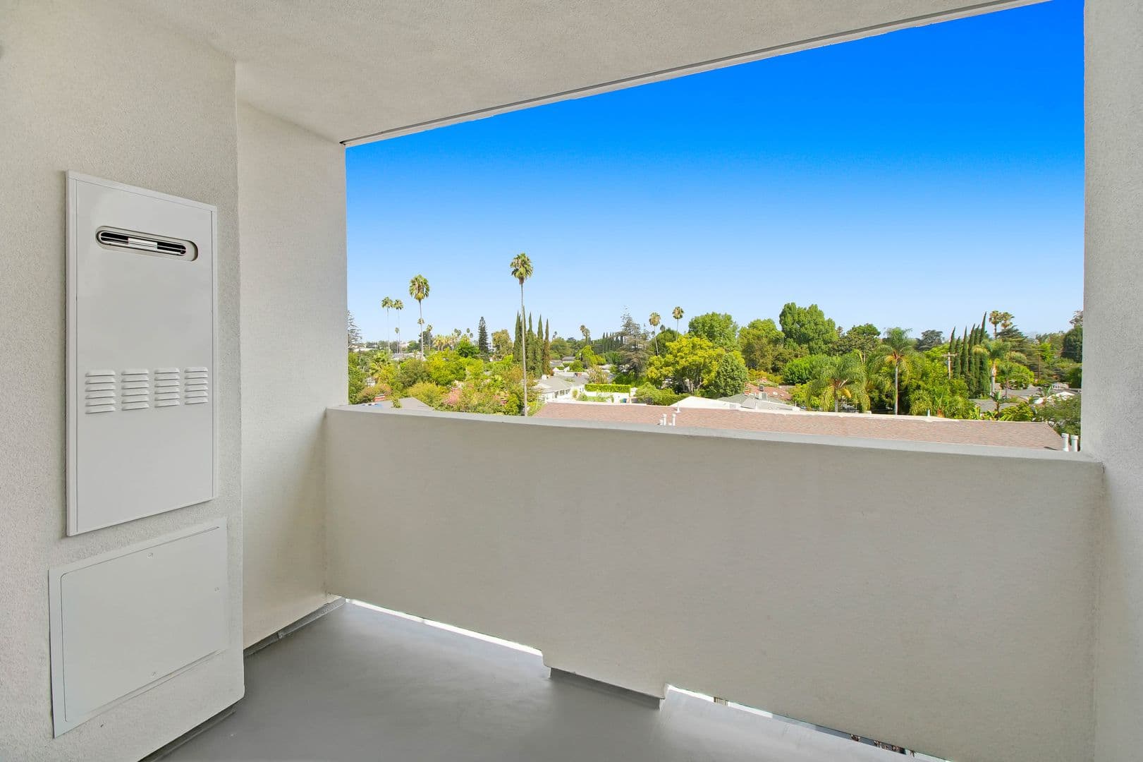 Valley Village Apartment: 5400 Carpenter Ave.