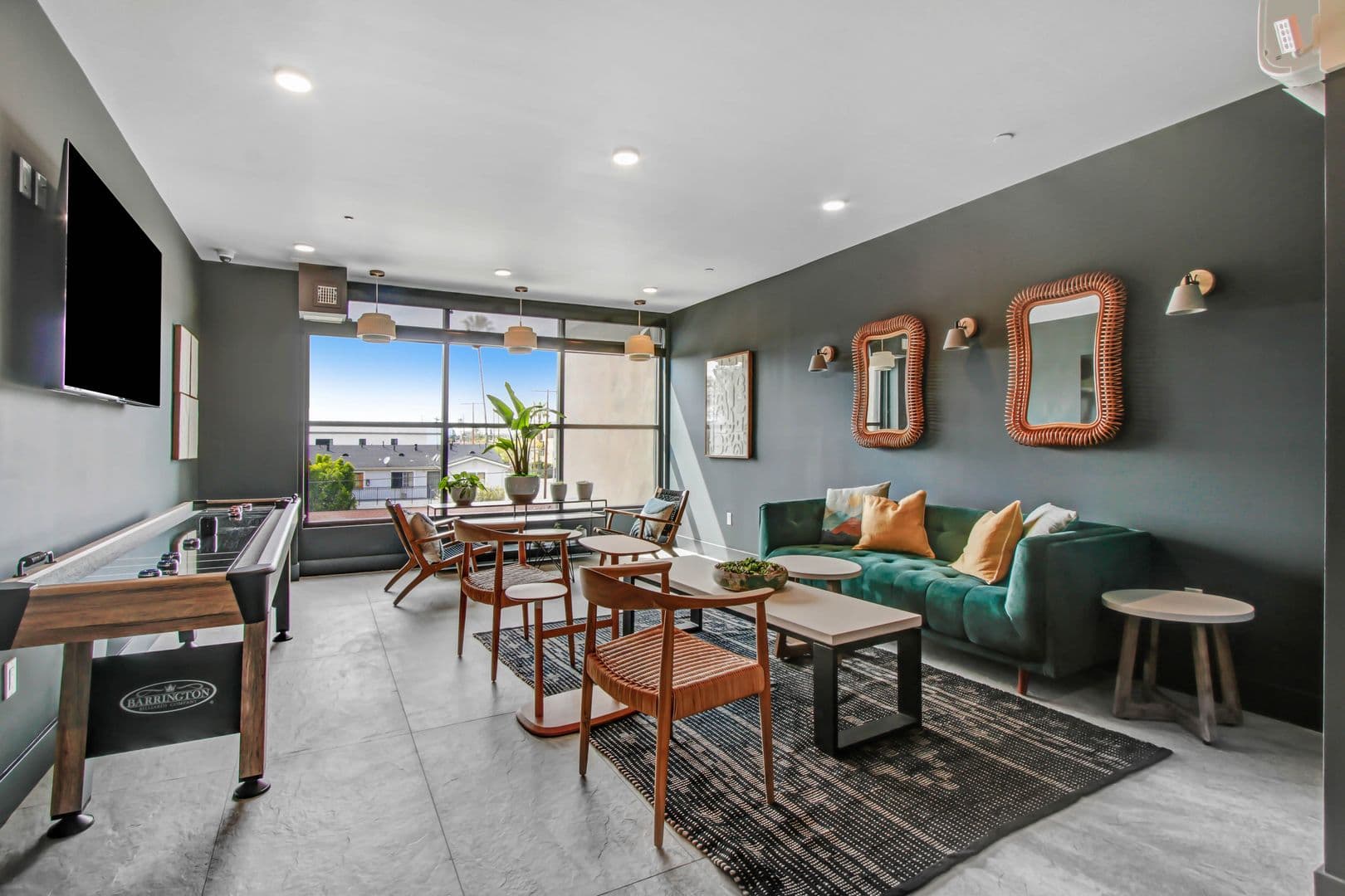 North Hollywood Apartment: 11848 Vanowen St