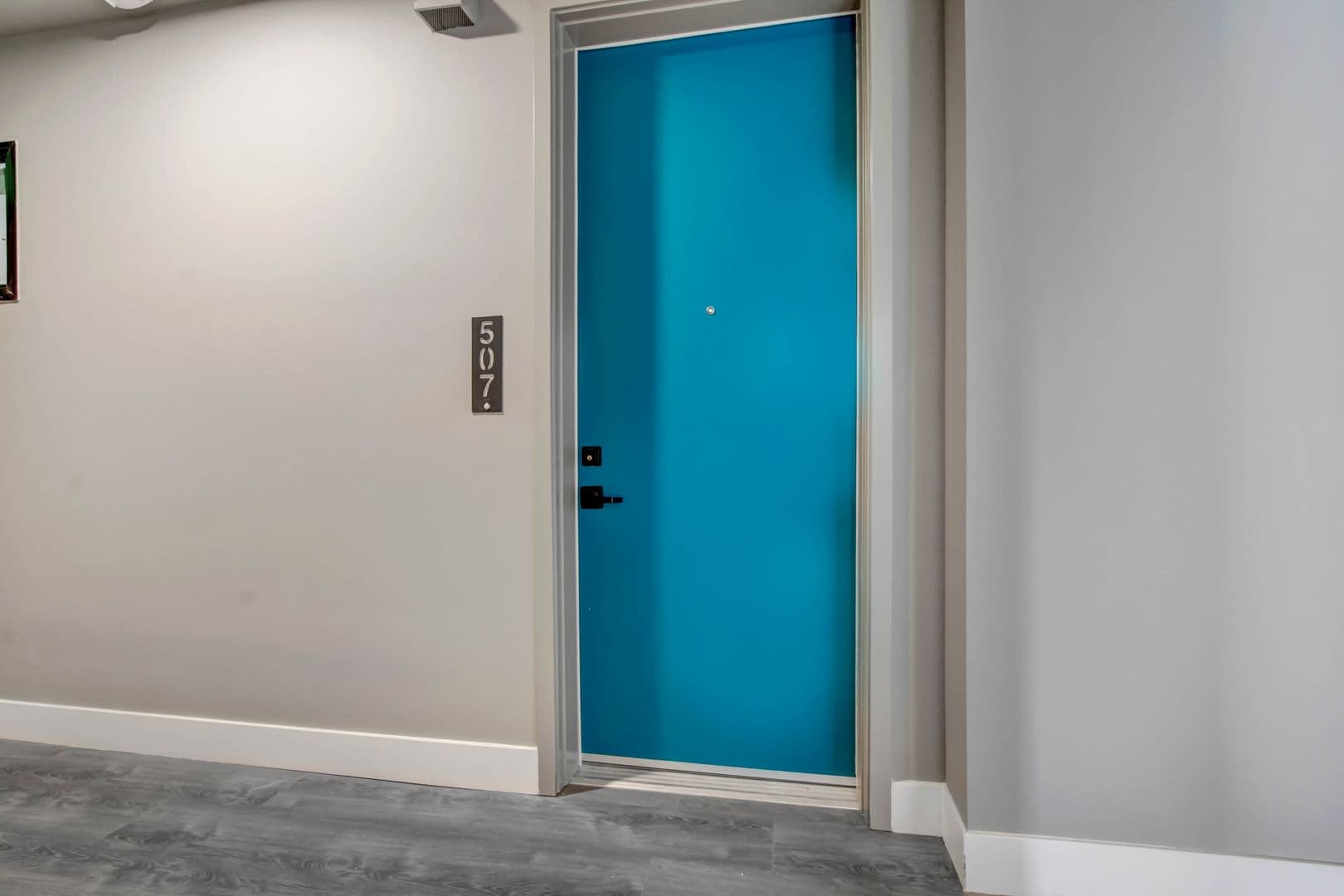 North Hollywood Apartment: 11848 Vanowen St
