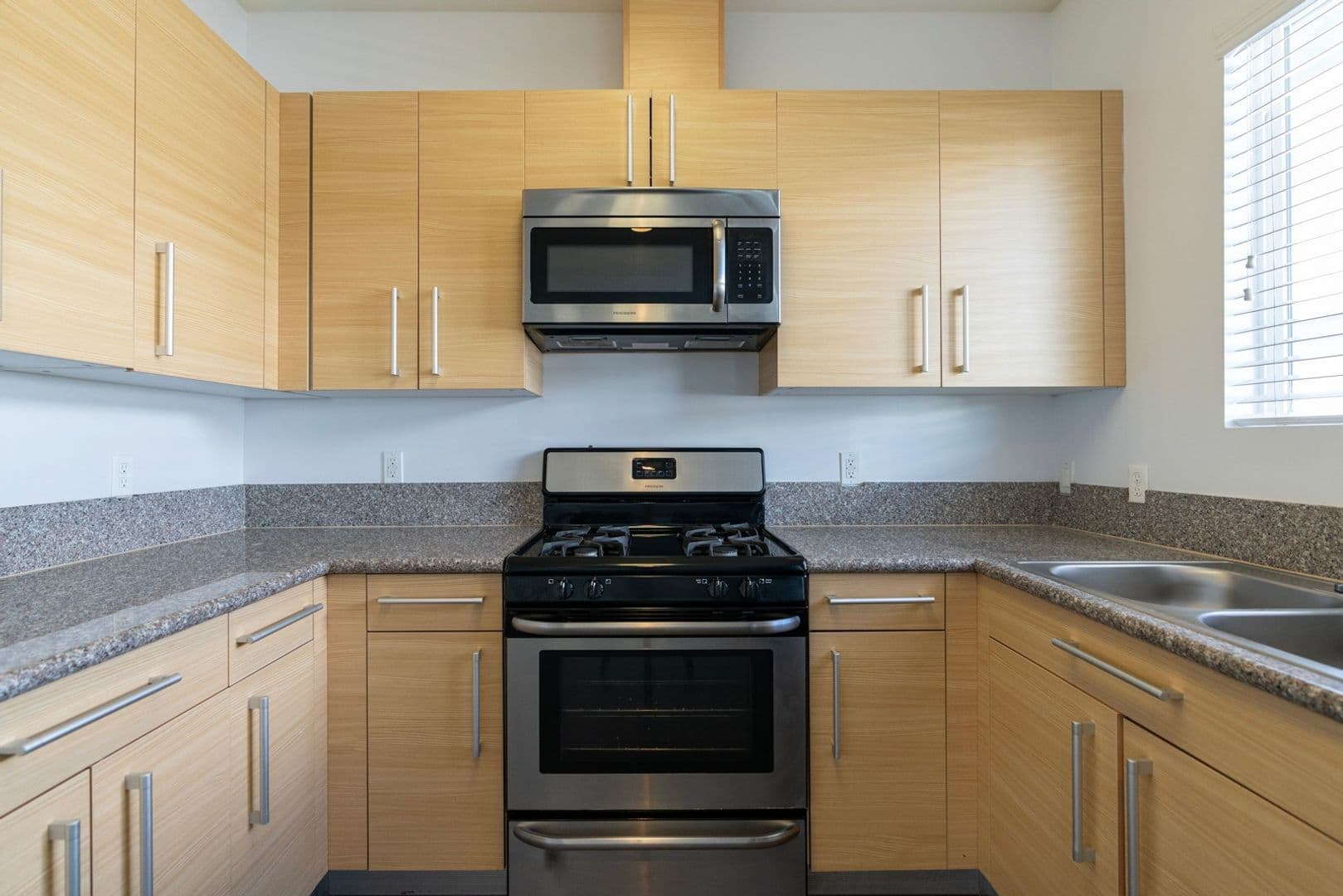 North Hollywood Apartment: 12045 Keswick