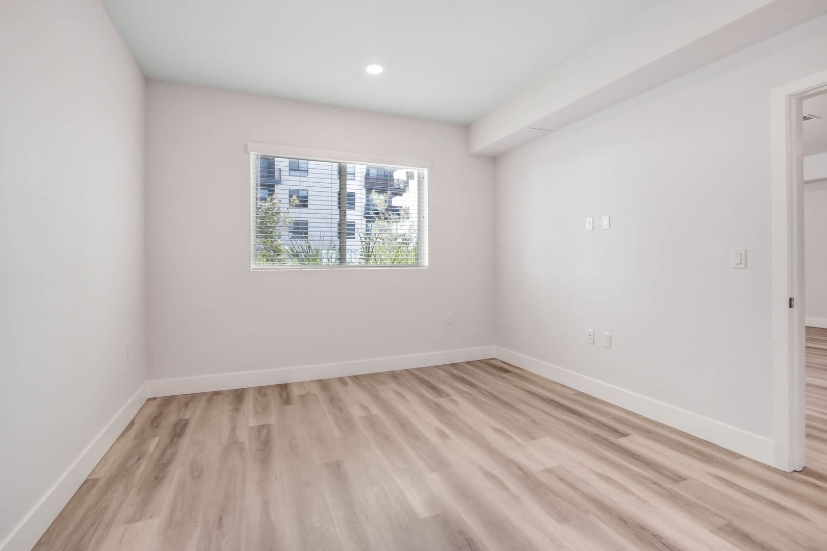 North Hollywood Apartment: 6500 Lankershim Blvd.