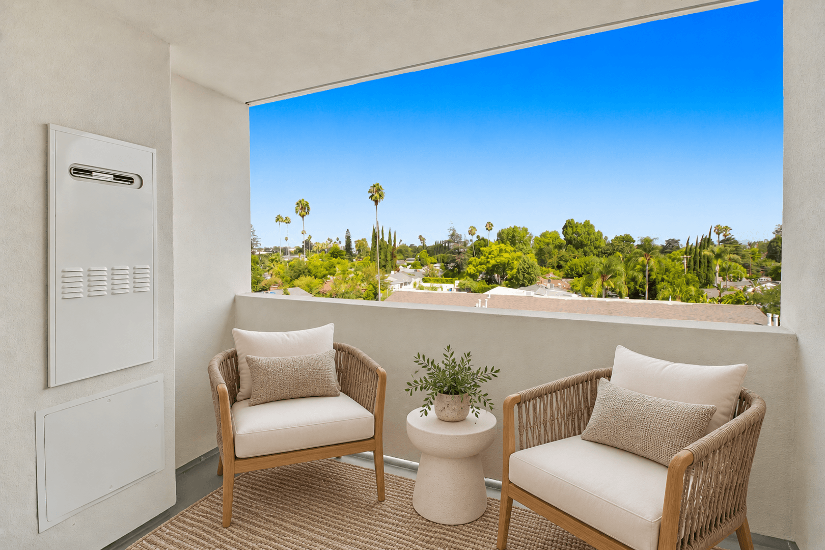 Valley Village Apartment: 5400 Carpenter Ave.