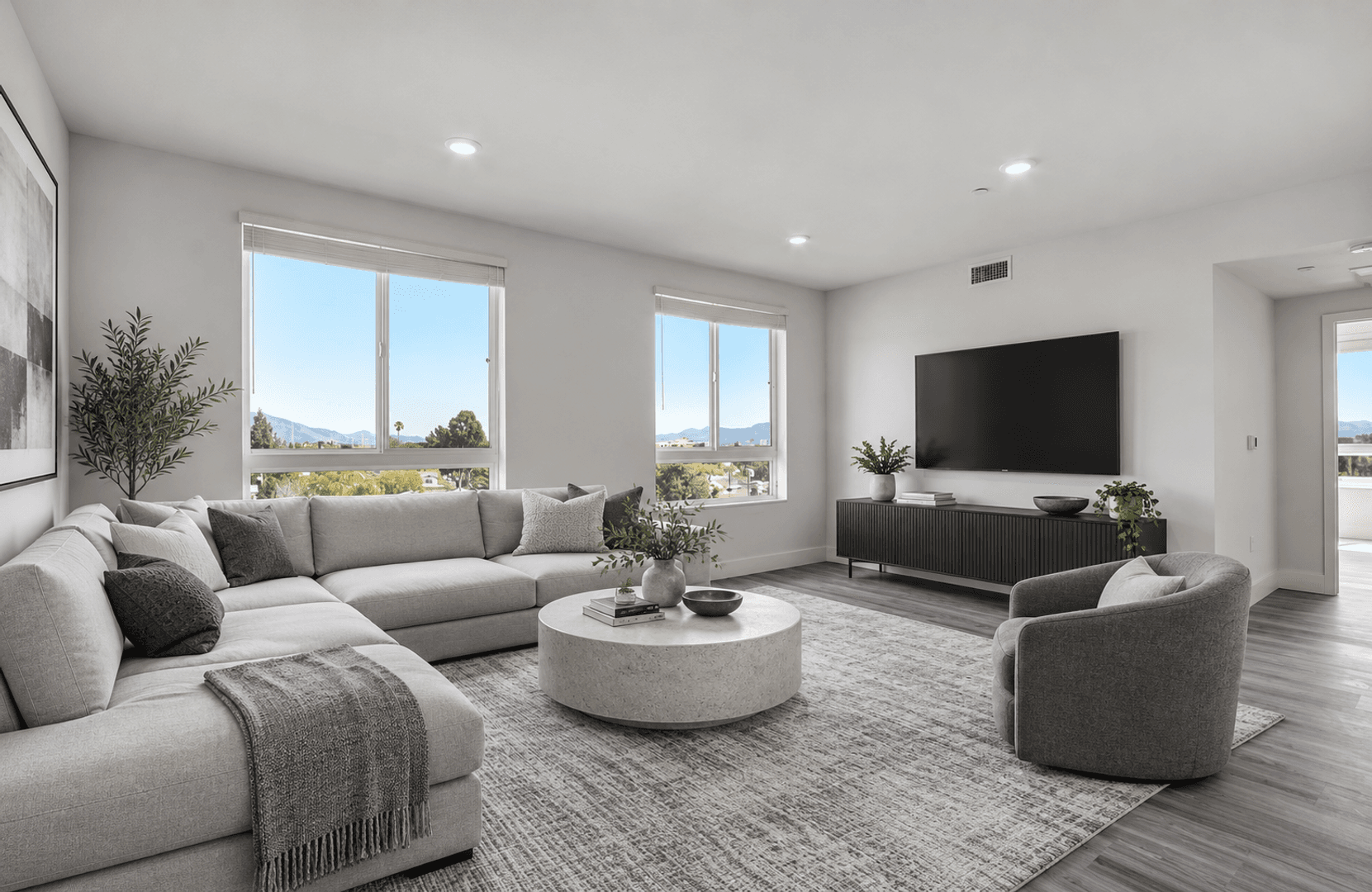 North Hollywood Apartment: 11848 Vanowen St